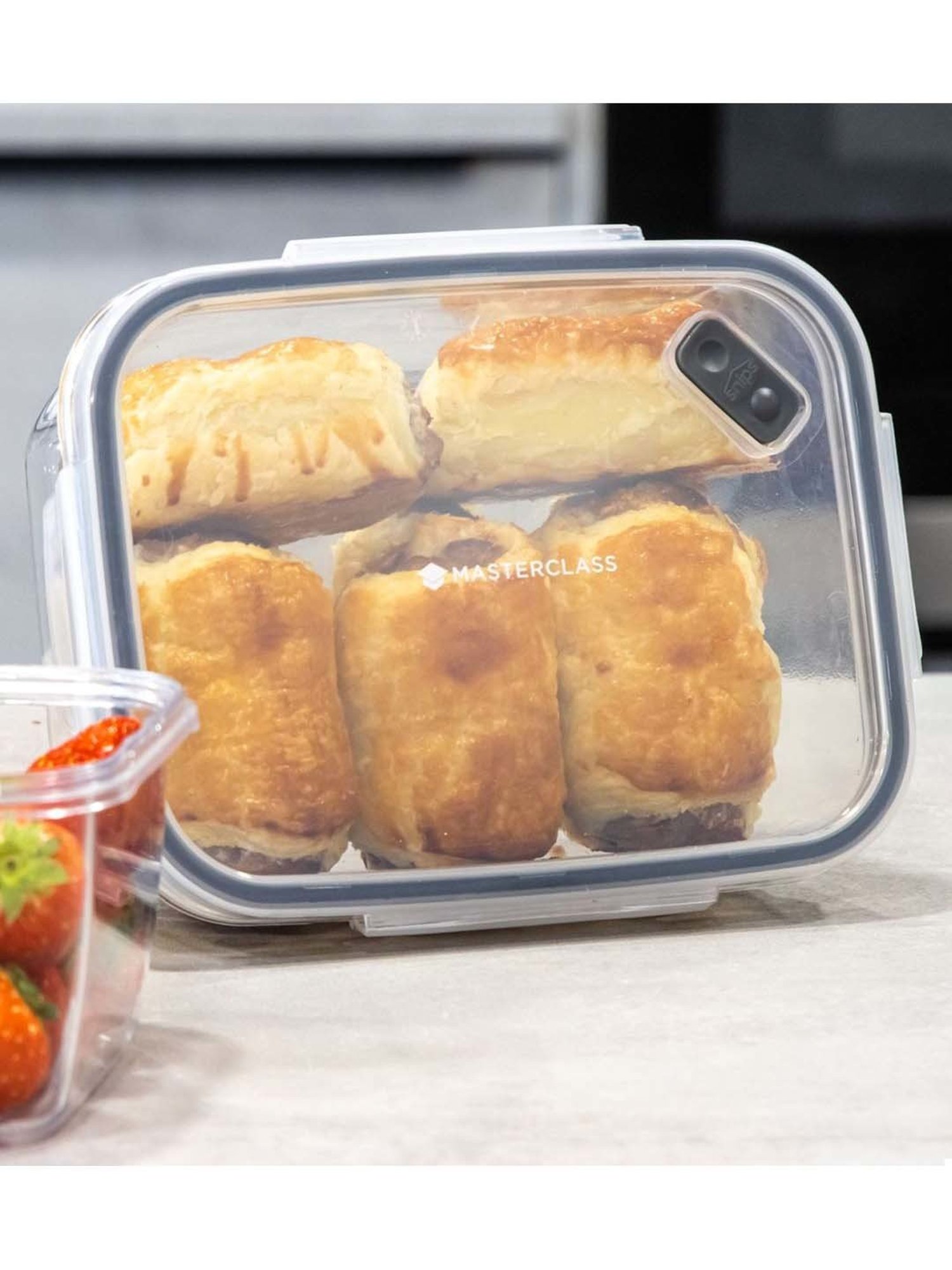 MasterClass Transparent Plastic Rectangular Food Storage Container (0.8 L)