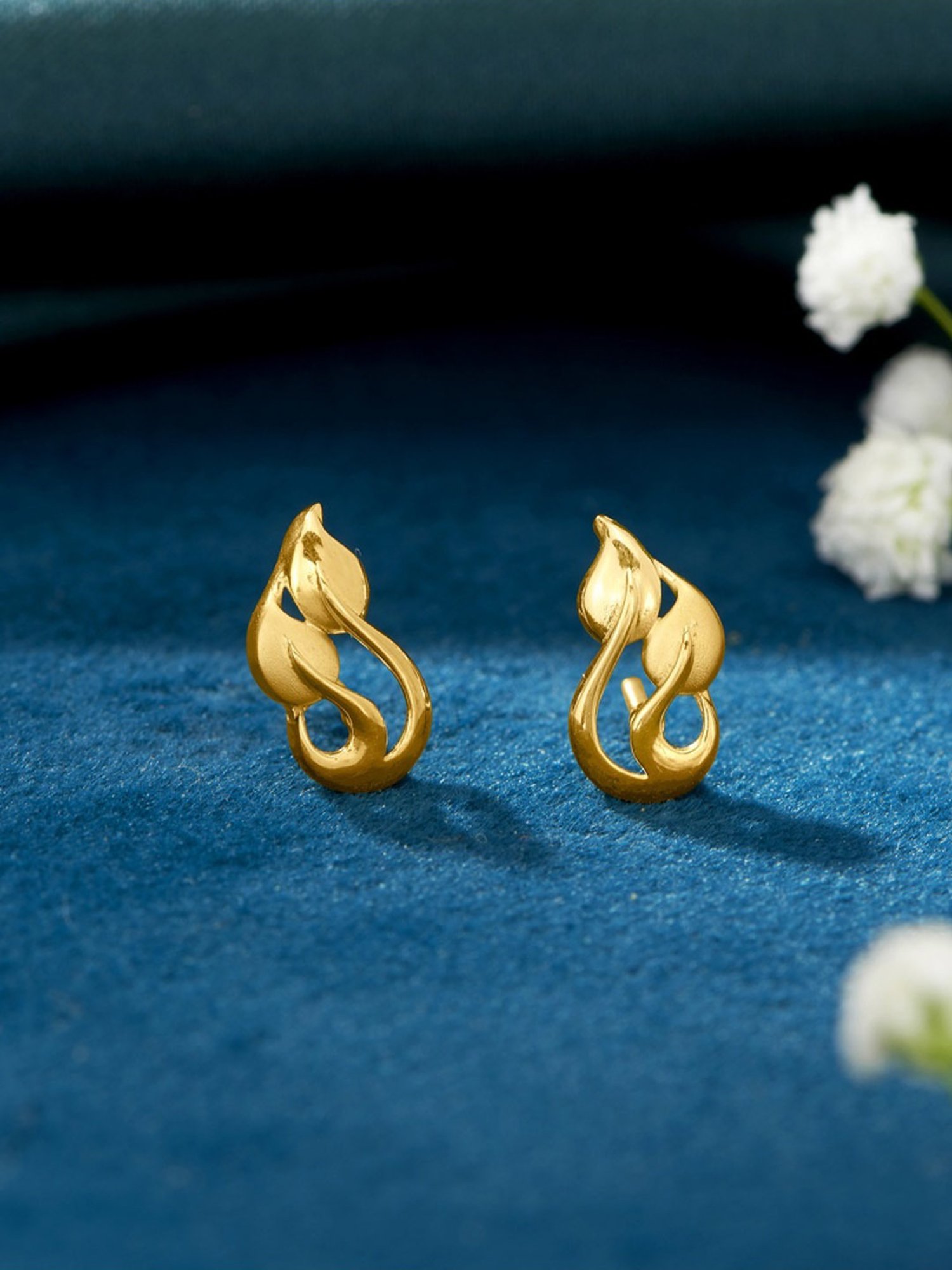 P.N.Gadgil Jewellers 22 Karat (916) BSI Hallmarked Yellow Gold Trendy Triumph StudEarring For Woman