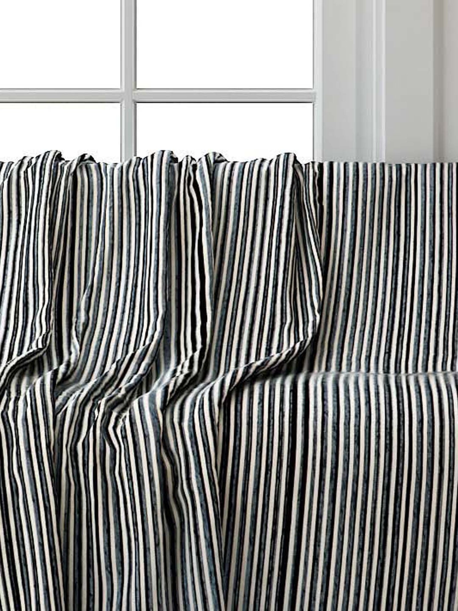 Nestasia Red & Cream Chevron Cotton Knitted Throw blanket with texture for Living Room or Bedroom