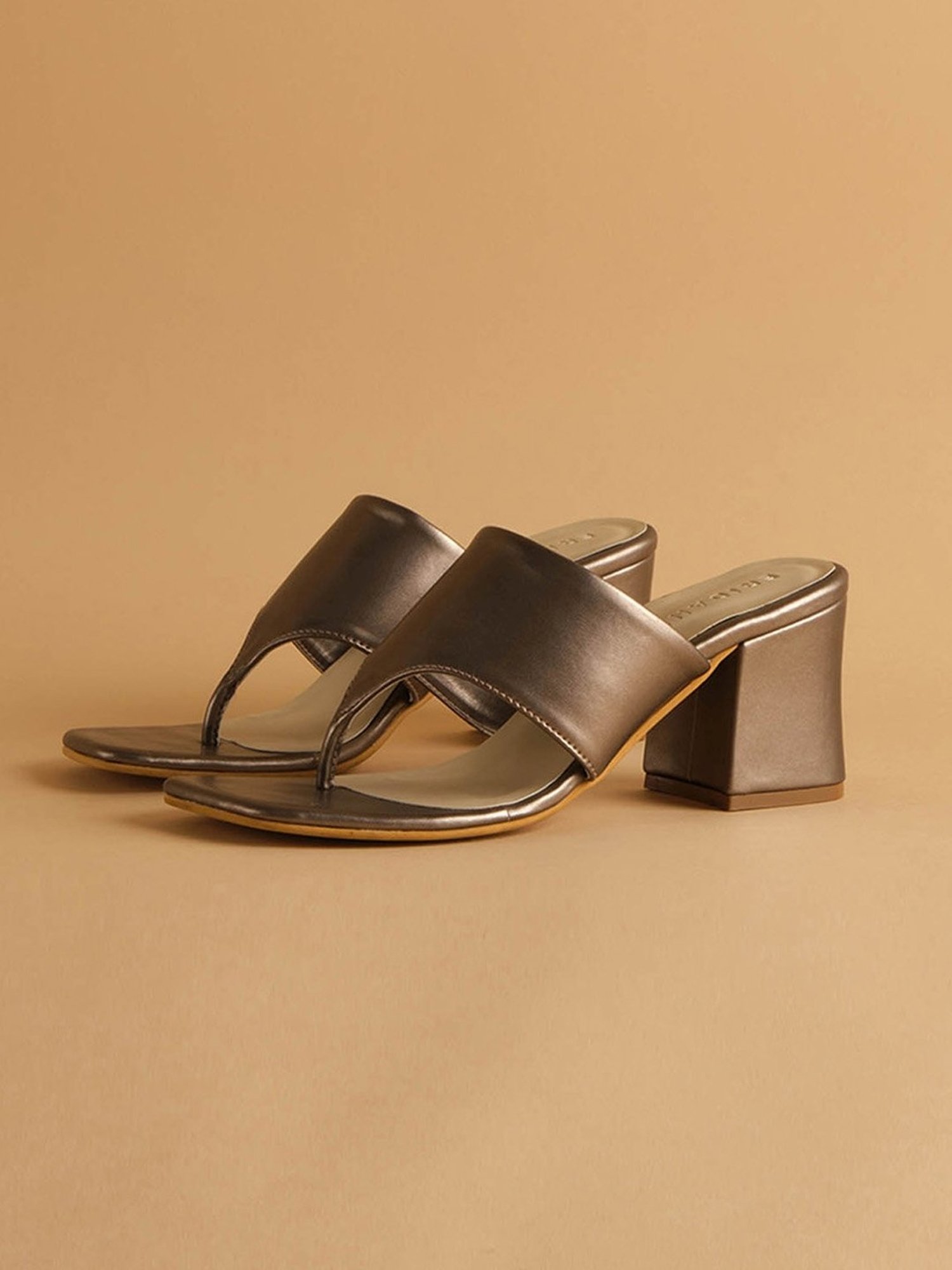 Eridani Women's Klove Antique Gold Thong Sandals