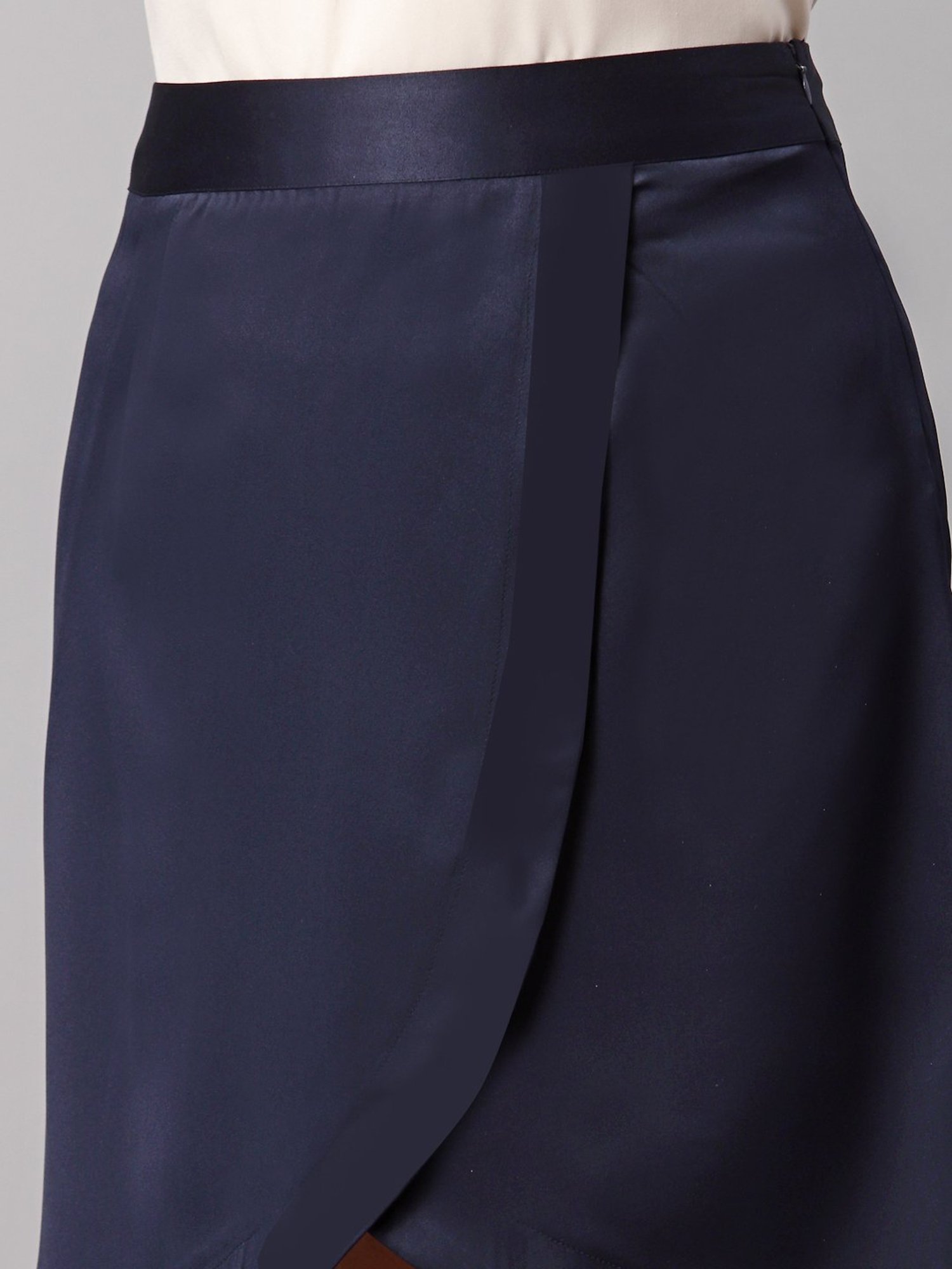NEUDIS Navy Above Knee Skirt