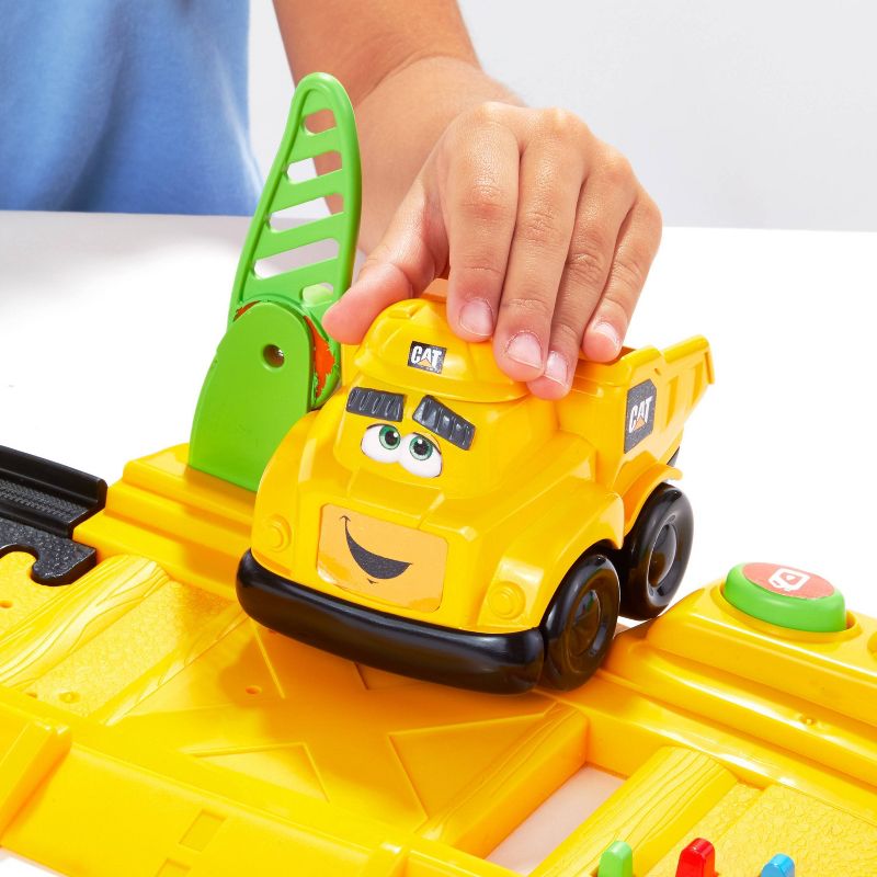 CAT Junior Crew Power Tracks Friends Train Set