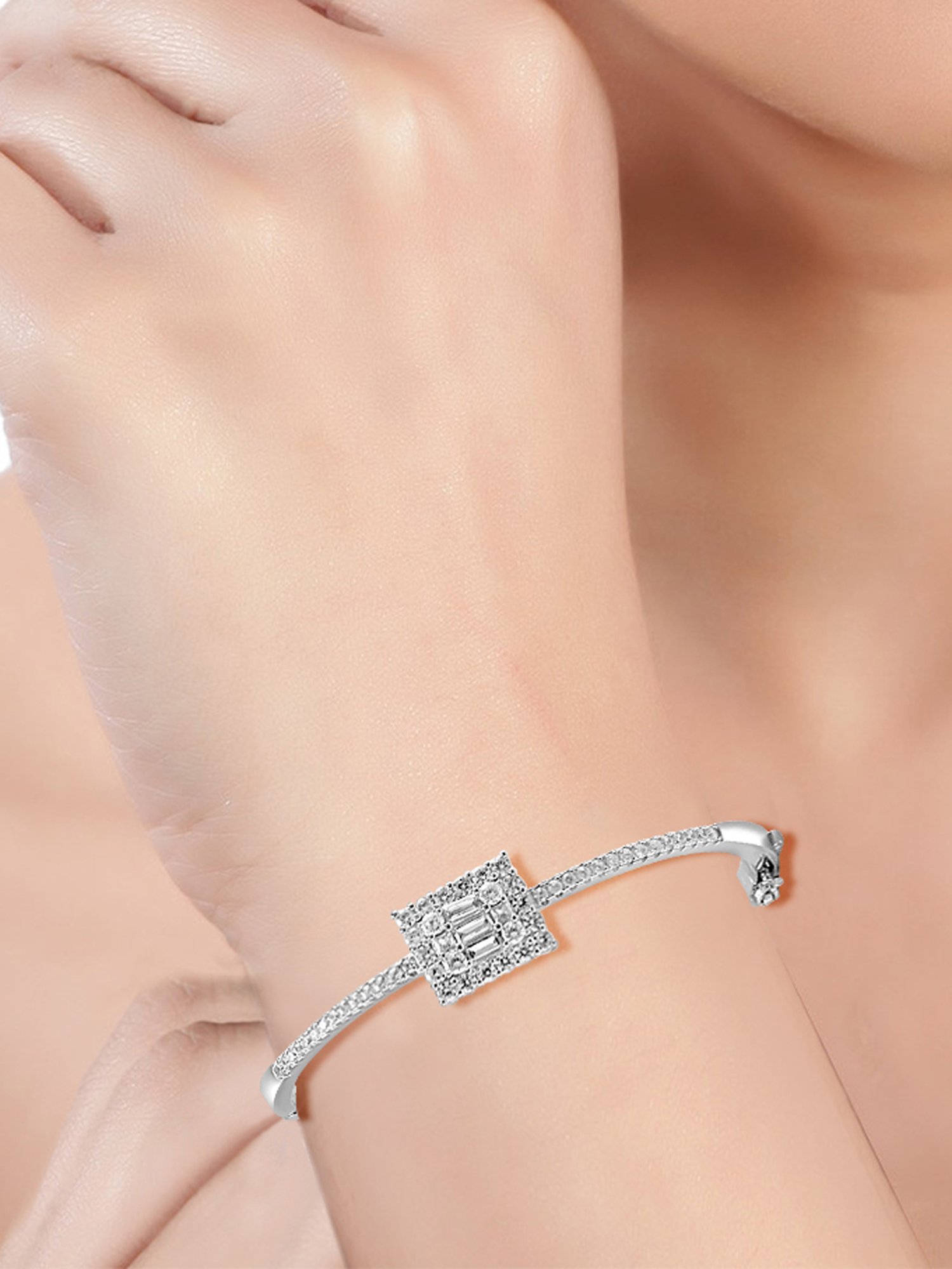 Taraash 92.5 Sterling Silver Bow Design Bangle for Women