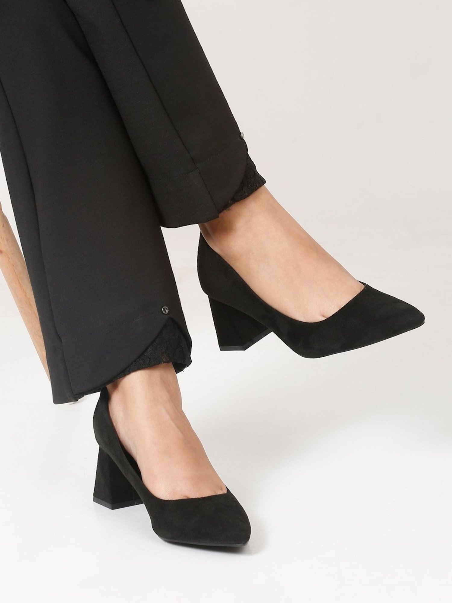 Flat N Heels Women's Black Casual Pumps