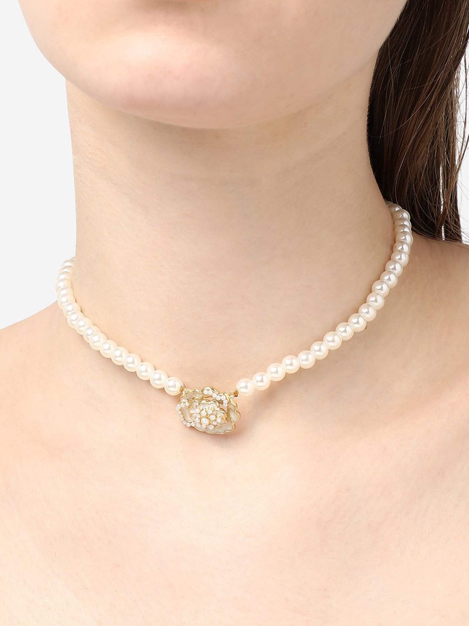 SOHI Gold Plated Party Pearls Choker Necklace For Women