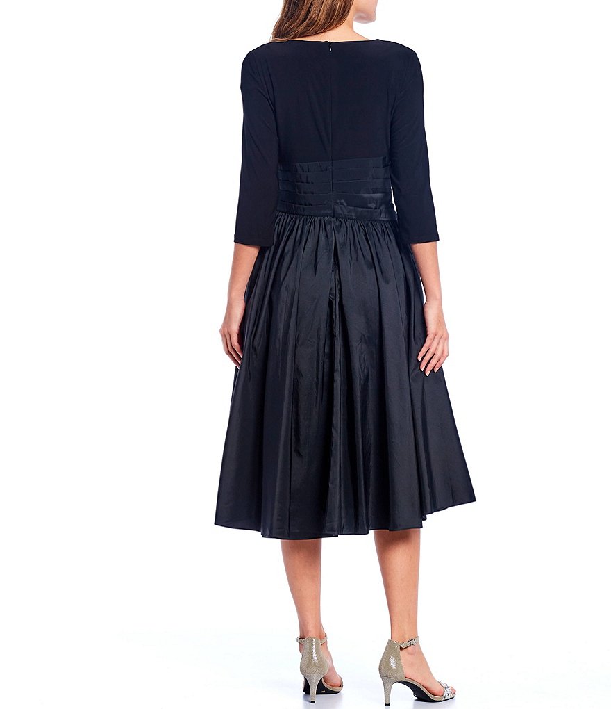 Jessica Howard 3/4 Sleeve V-Neck Pleased Waist Dress