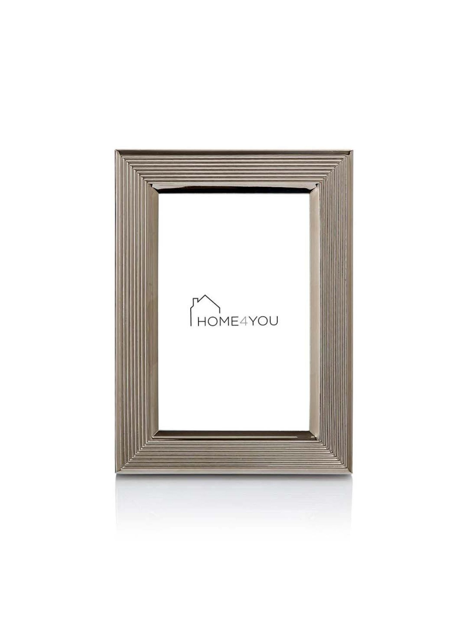 Home4U Silver Metal Photoframe - Set of 1