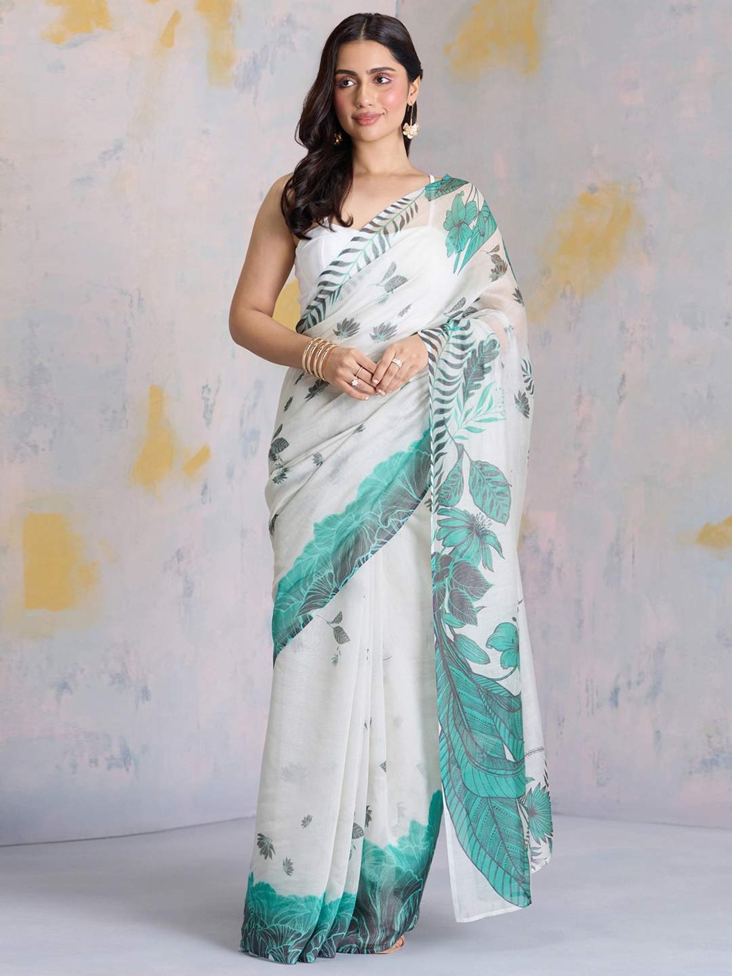 navyasa by liva Off-White & Green Printed Saree With Unstitched Blouse