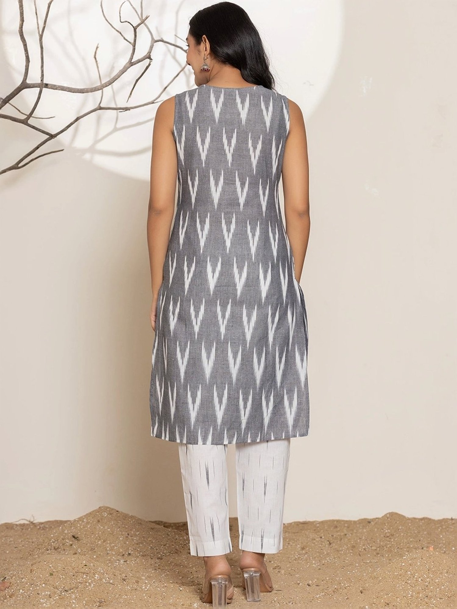 Yufta Grey & White Cotton Printed Kurta Pant Set With Dupatta