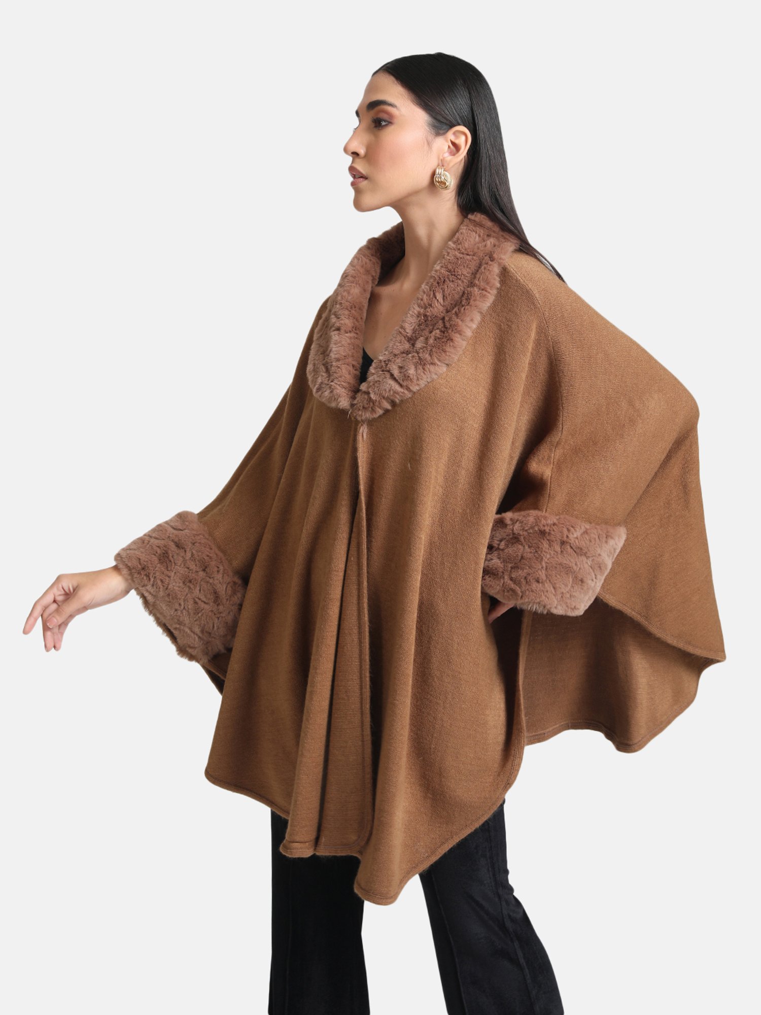 Kazo Cape With Fur Detail