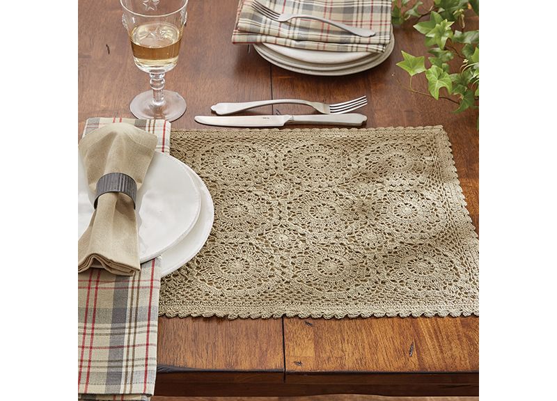 10 Pieces 14.4" Gold Leaf-Shaped Vinyl Placemats, Washable Table Mats Set for Party Decorations and Catering Events