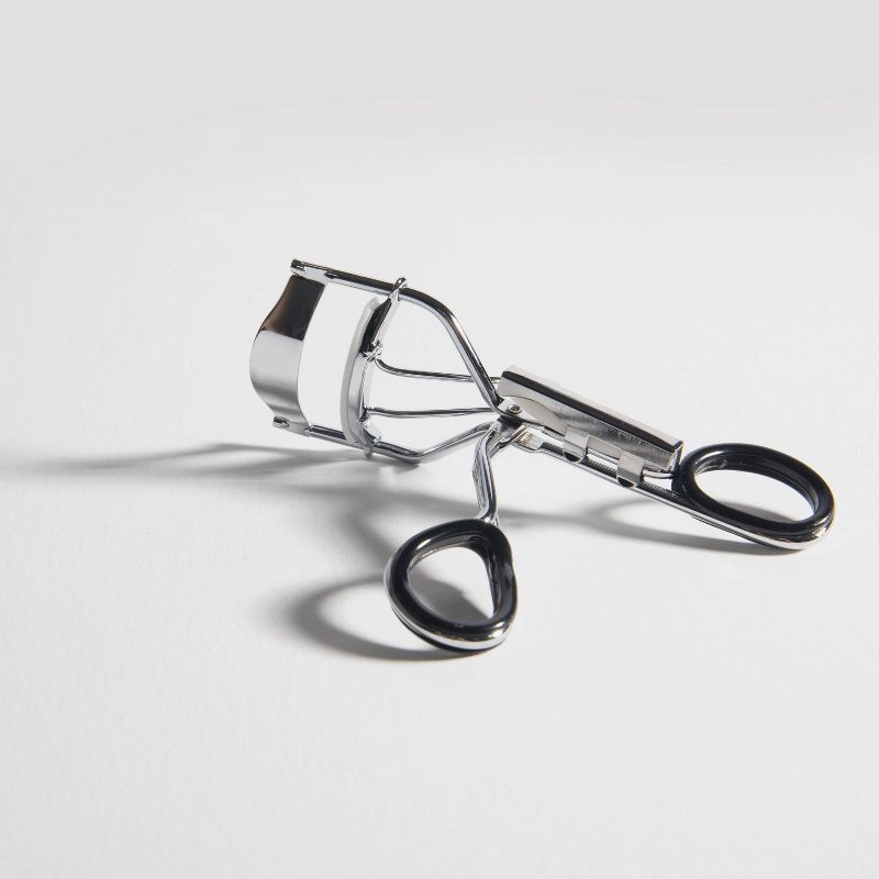 Trim Deluxe Eyelash Curler with 2 Replacement Pads