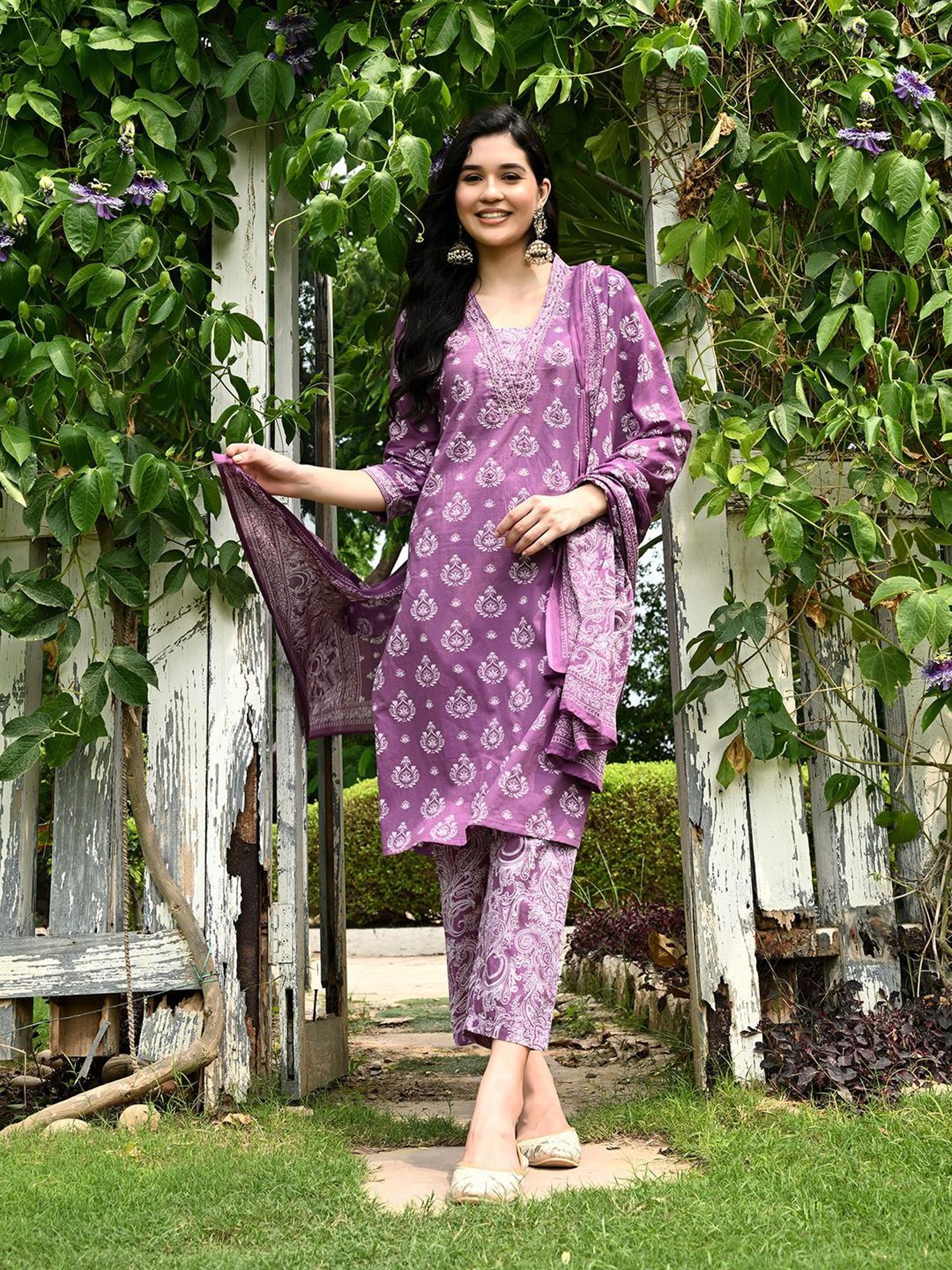 DECKEDUP Purple & White Embroidered Kurta With Pants & Dupatta