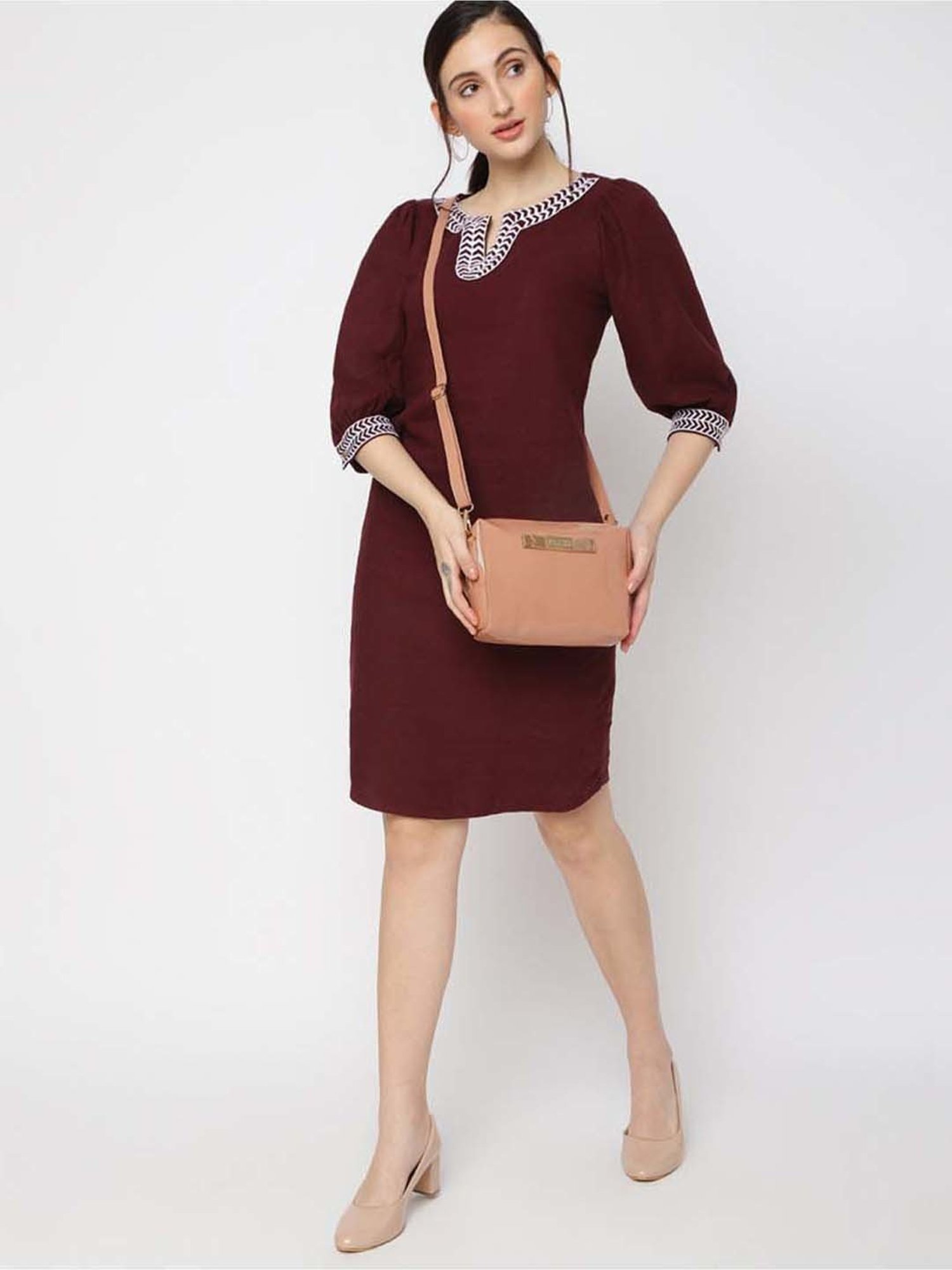 KLEIO Peach Solid Medium Sling Handbag