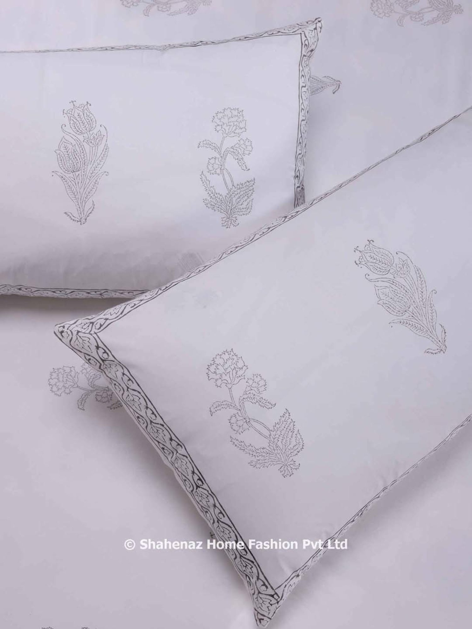 Shahenaz Grey 220 TC Cotton Jeevika Double Bedsheet with 2 Pillow Covers