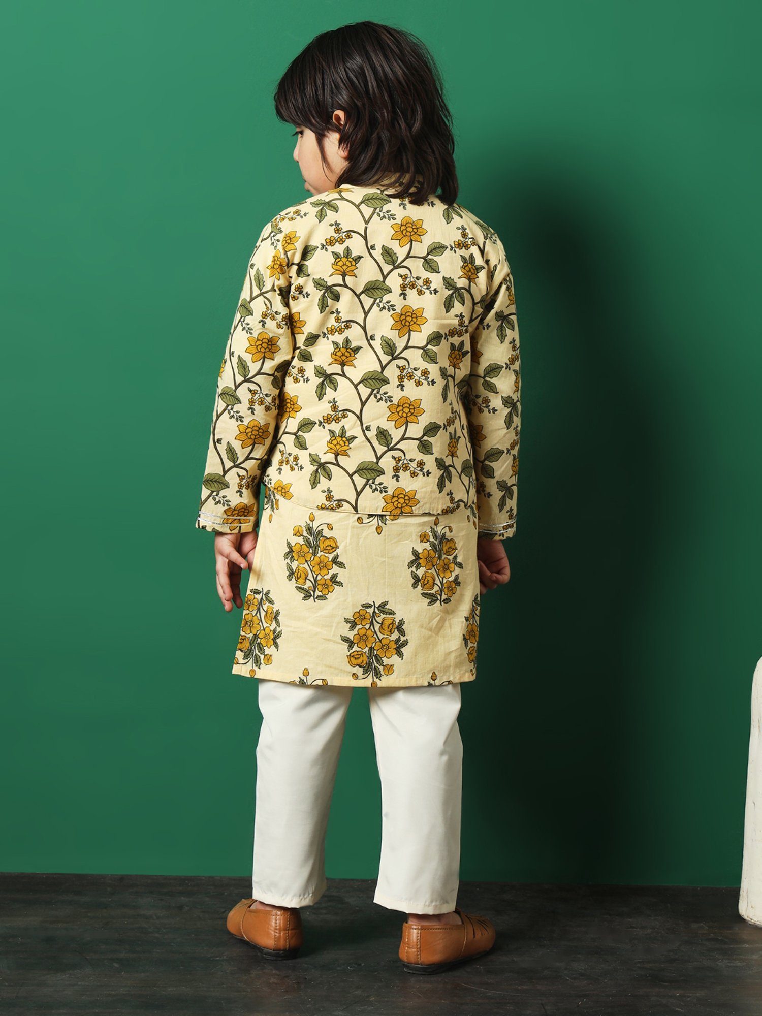 READIPRINT FASHIONS Kids Beige & White Floral Print Full Sleeves Jacket Style Kurta with Pyjamas