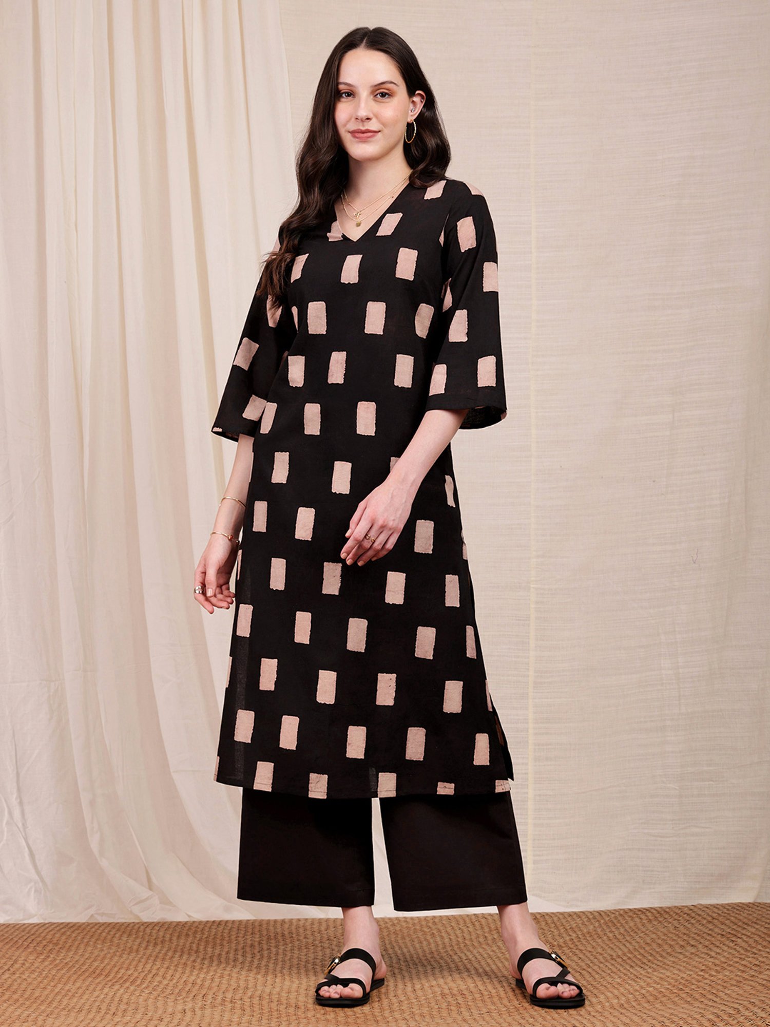 Pink Fort Black & Beige Cotton Printed Kurta With Pants