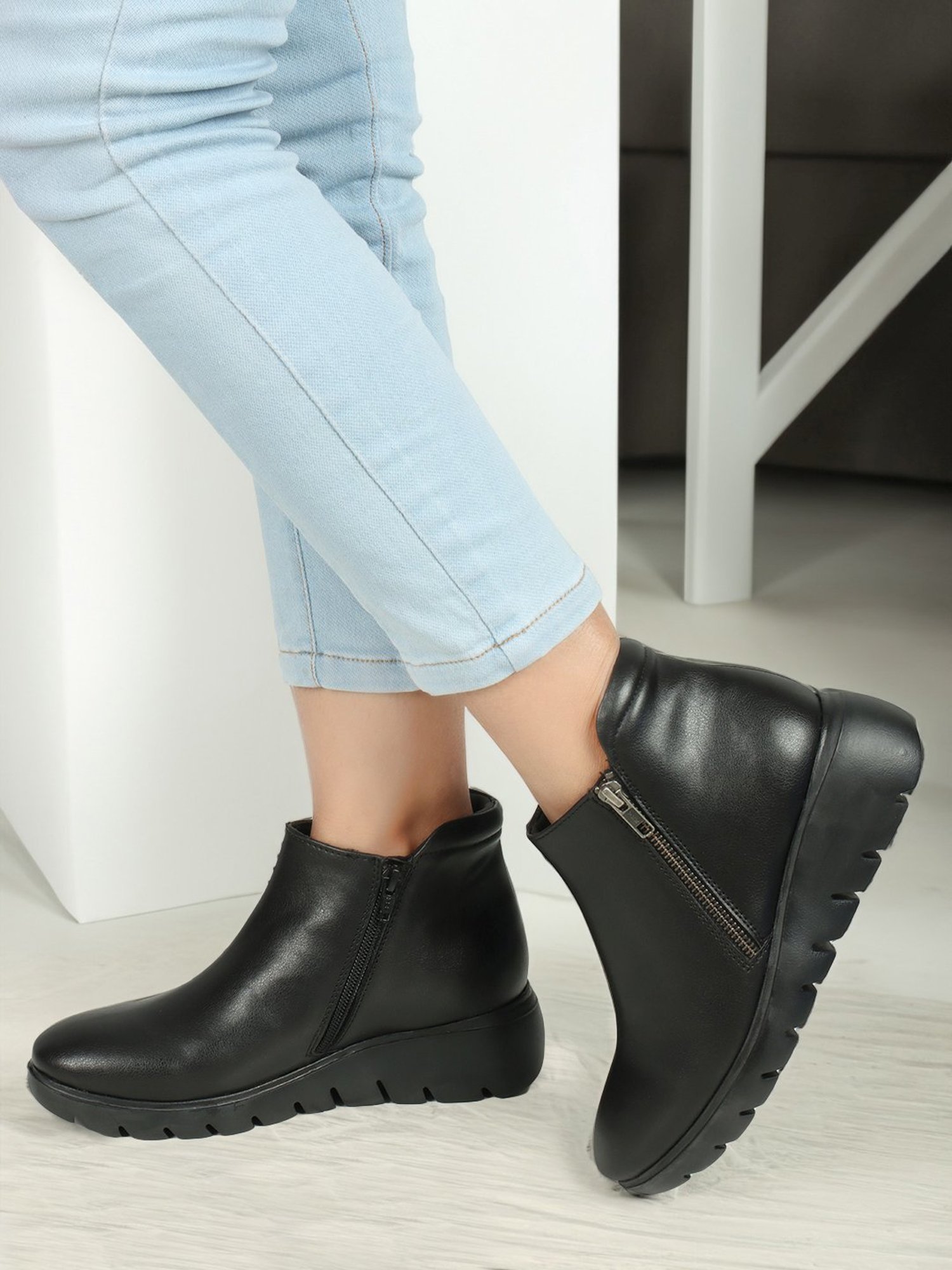 Elle Women's Black Wedge Boots