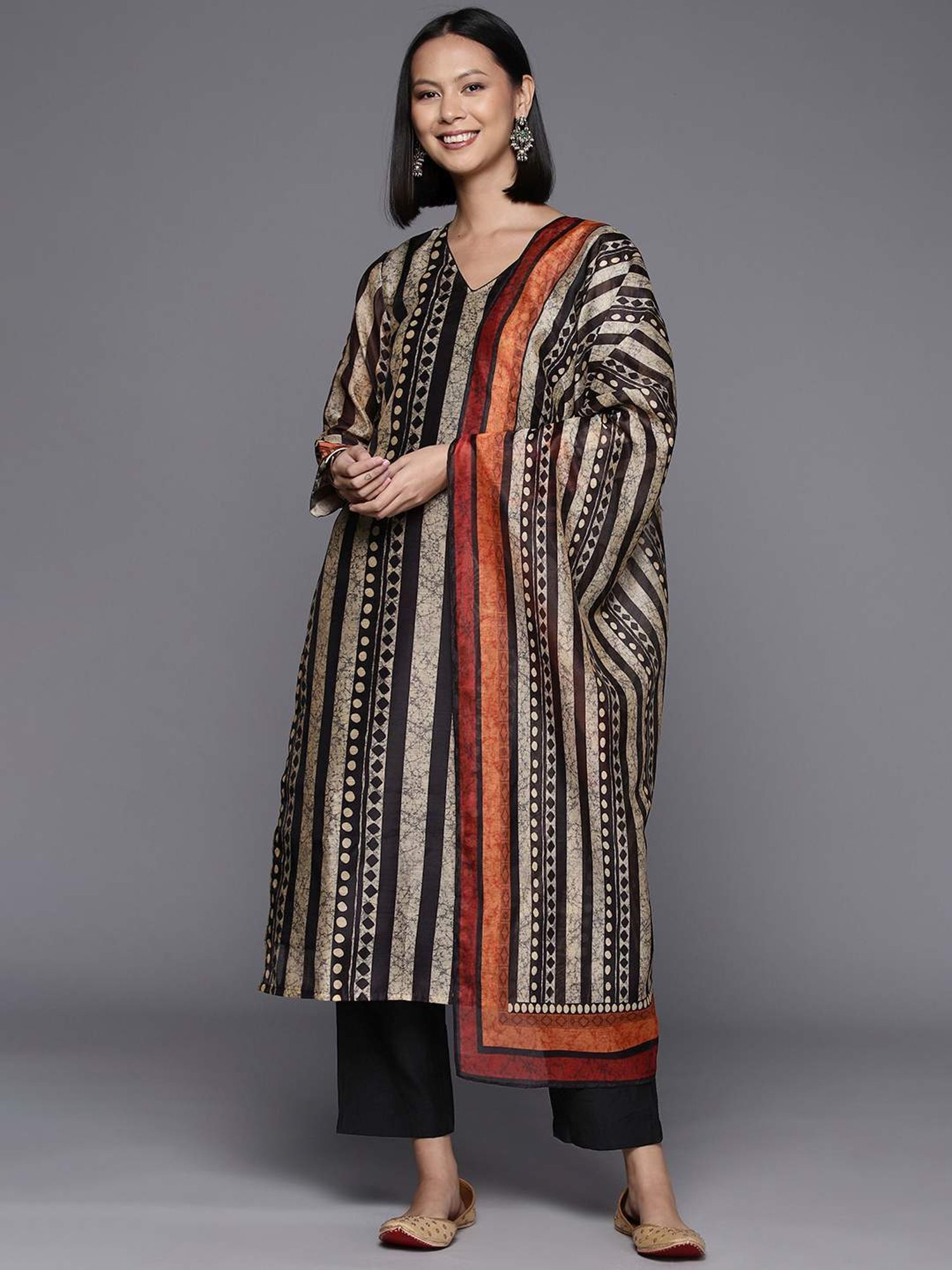 Varanga Grey Printed Kurta Pant Set With Dupatta