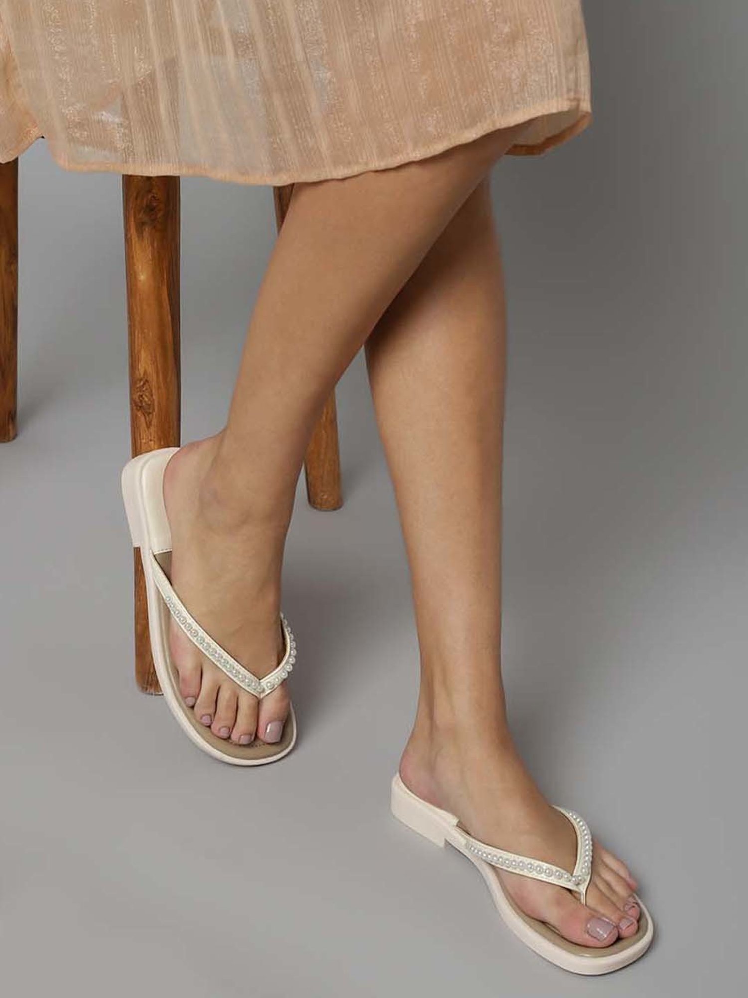 Truffle Collection Women's Beige Thong Sandals