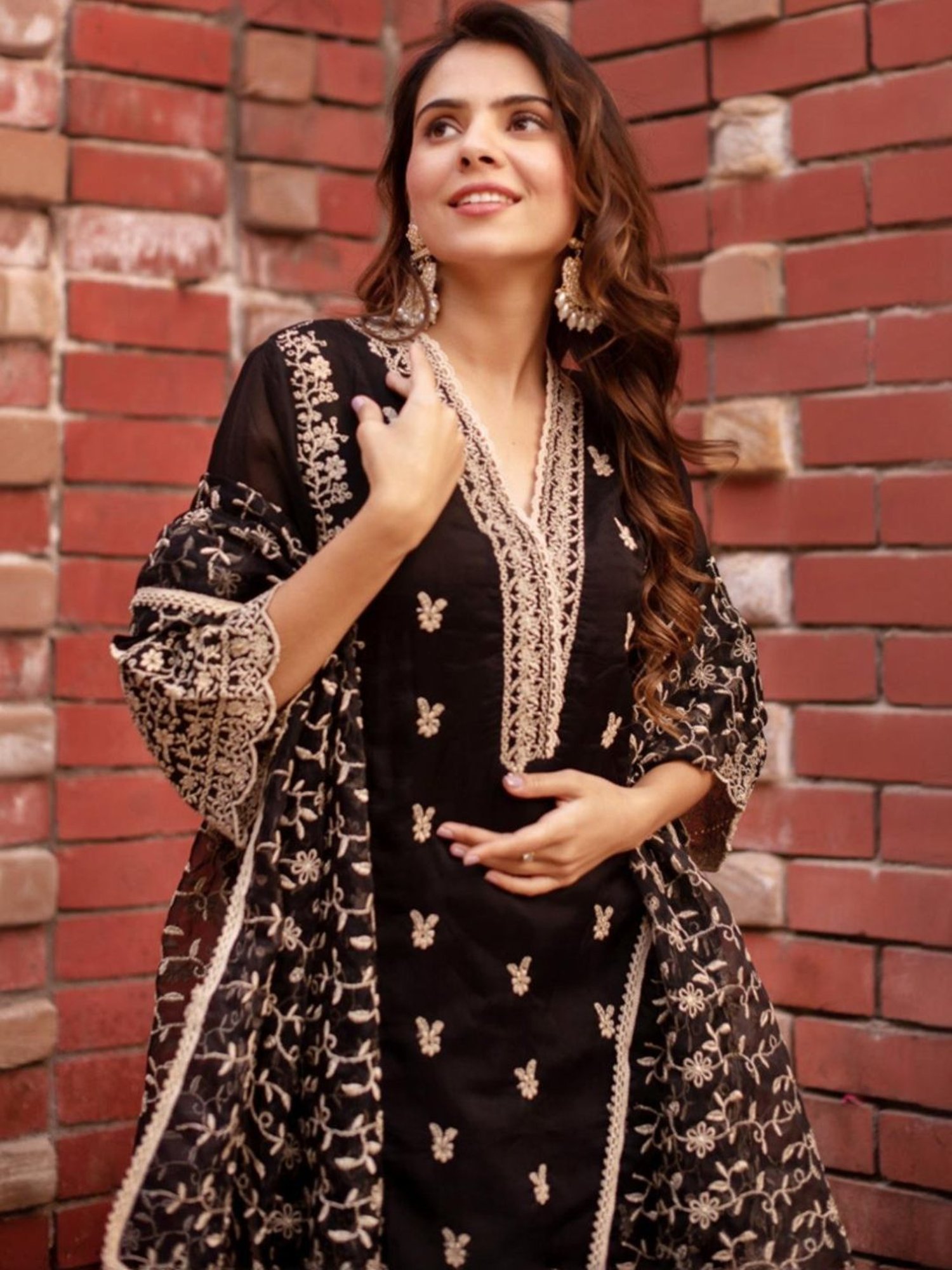 Calmna Black Georgette Embroided Kurta with Pant and Dupatta