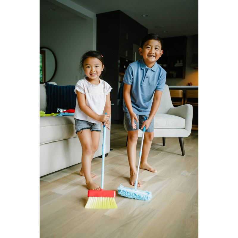 Chuckle & Roar Lil Helper Cleaning Role Play Set