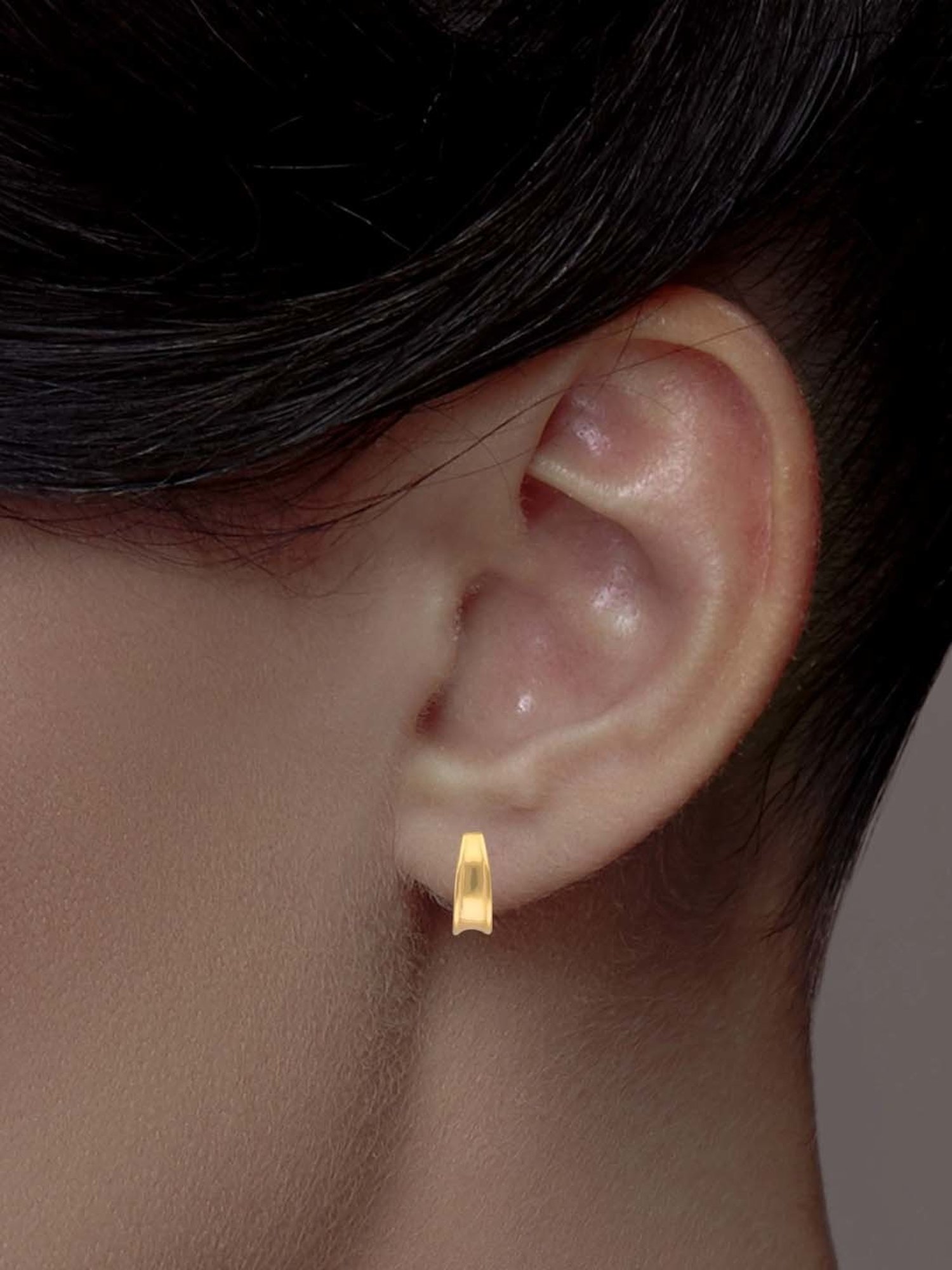 CKC Elegant Gold Plain Hoop: A Touch of Fancy