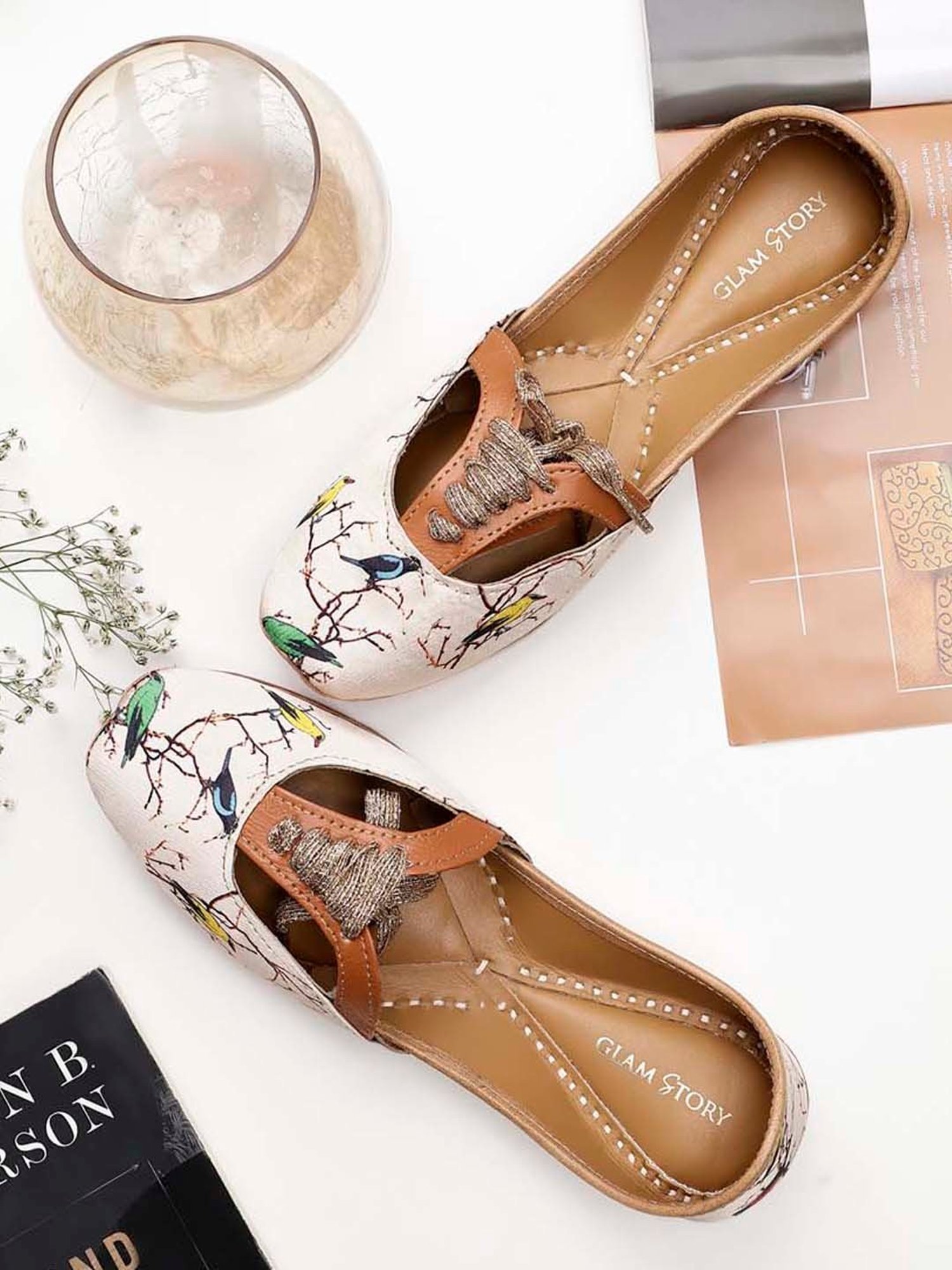 Glam Story Women's Beige Ethnic Juttis