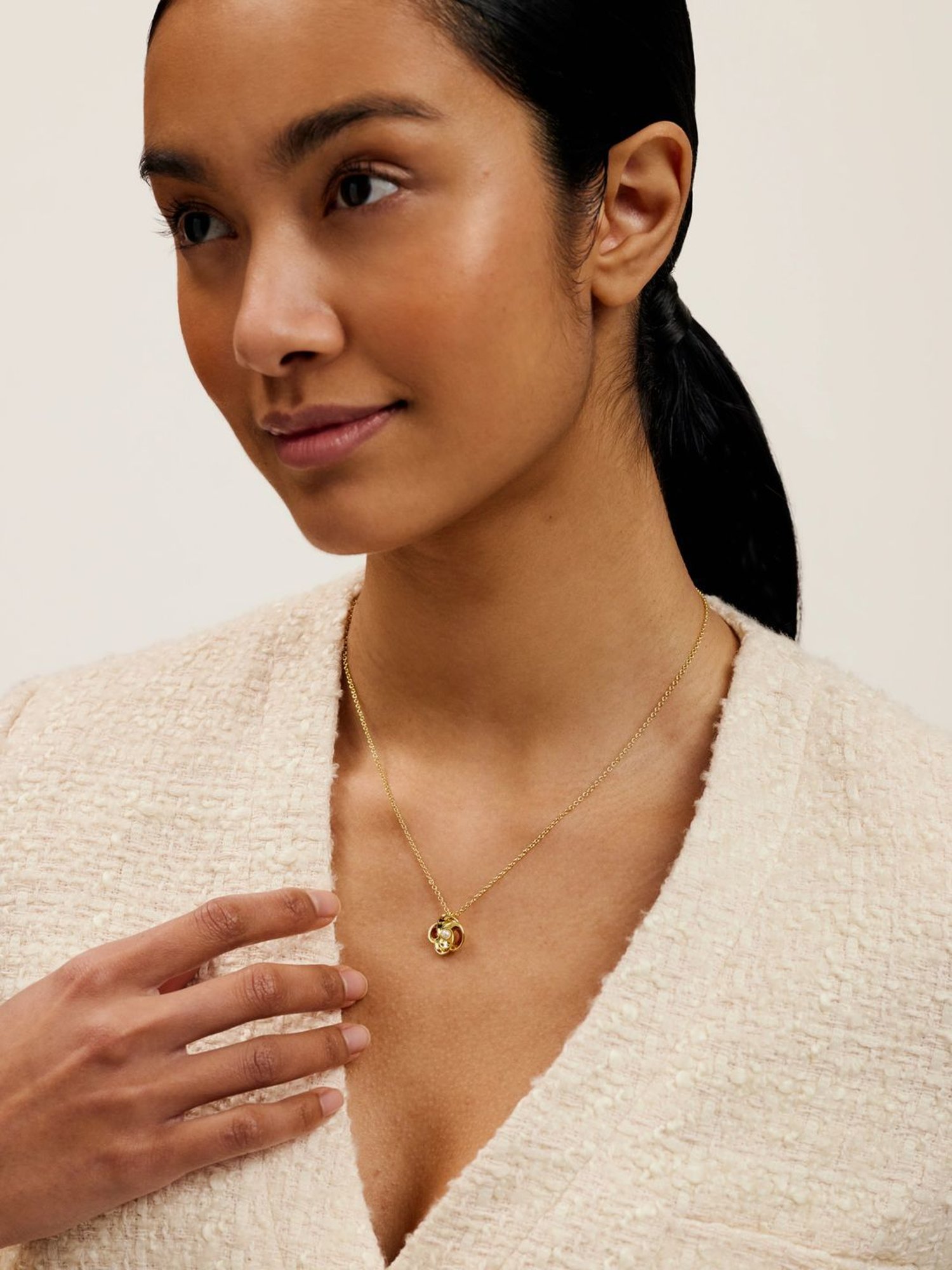 Ted Baker FLORA: Pearl Flower Pendant