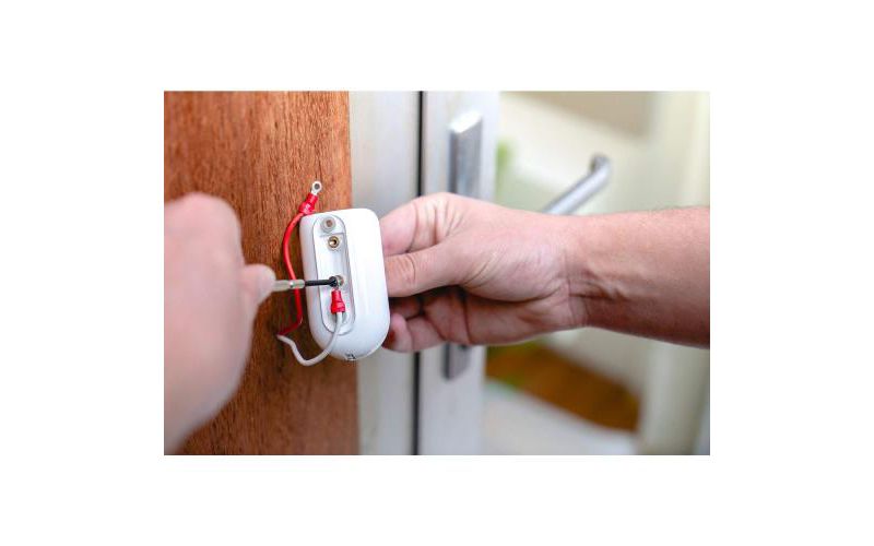 Arlo Audio Doorbell Black & White  -  Water Resistant - Remote Access w/ Mobile Device - Visitor messaging - Only compatible w/ iOS 10+ or Android 6+