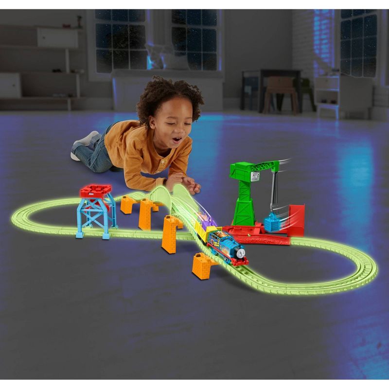 Thomas & Friends TrackMaster Hyper Glow Night Delivery