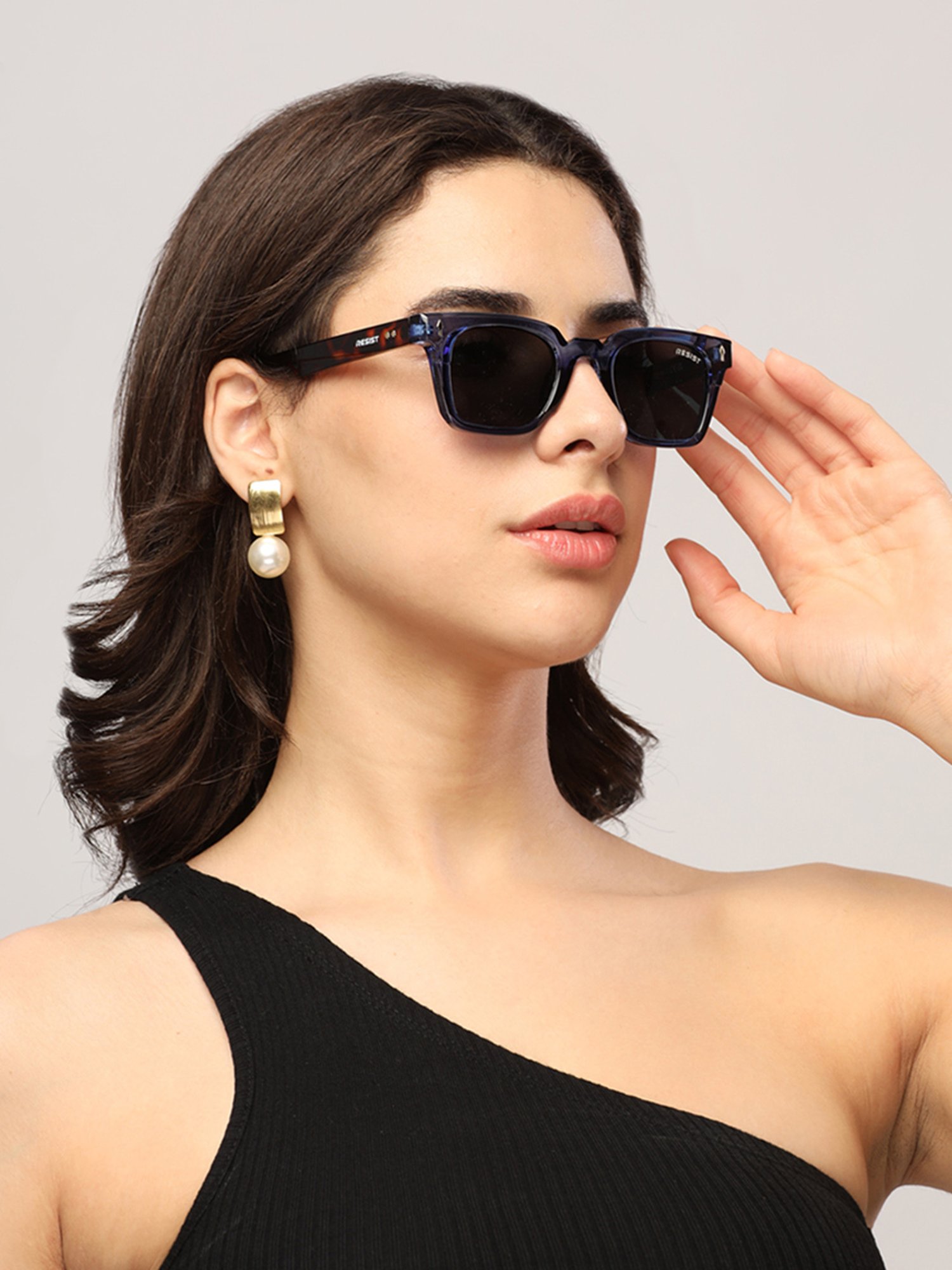 Resist Eyewear Black Wayfarer Polarised and UV Protected Lens Unisex Sunglasses