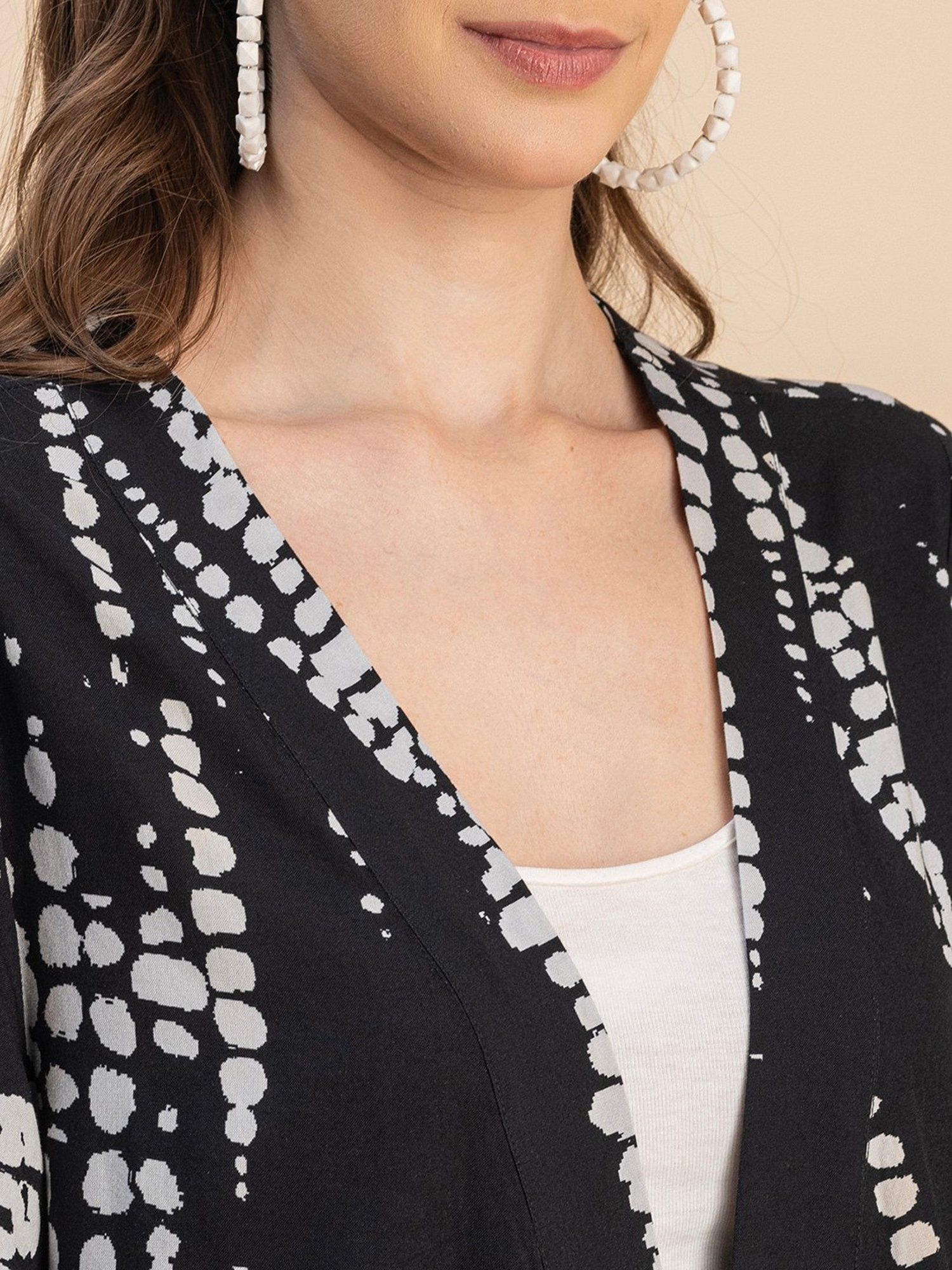 Akkriti by Pantaloons Off-White Self Pattern Shrug