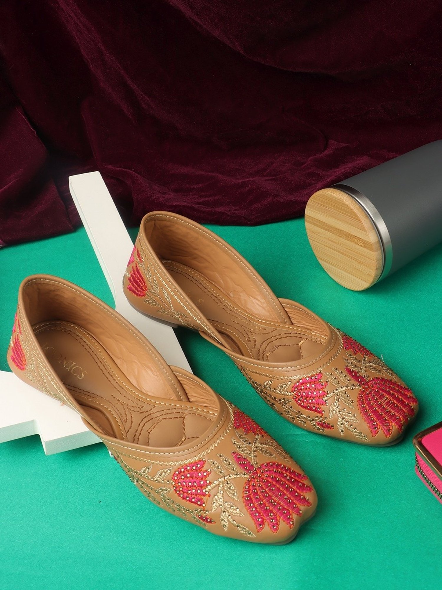 Iconics Women's Tan Ethnic Juttis