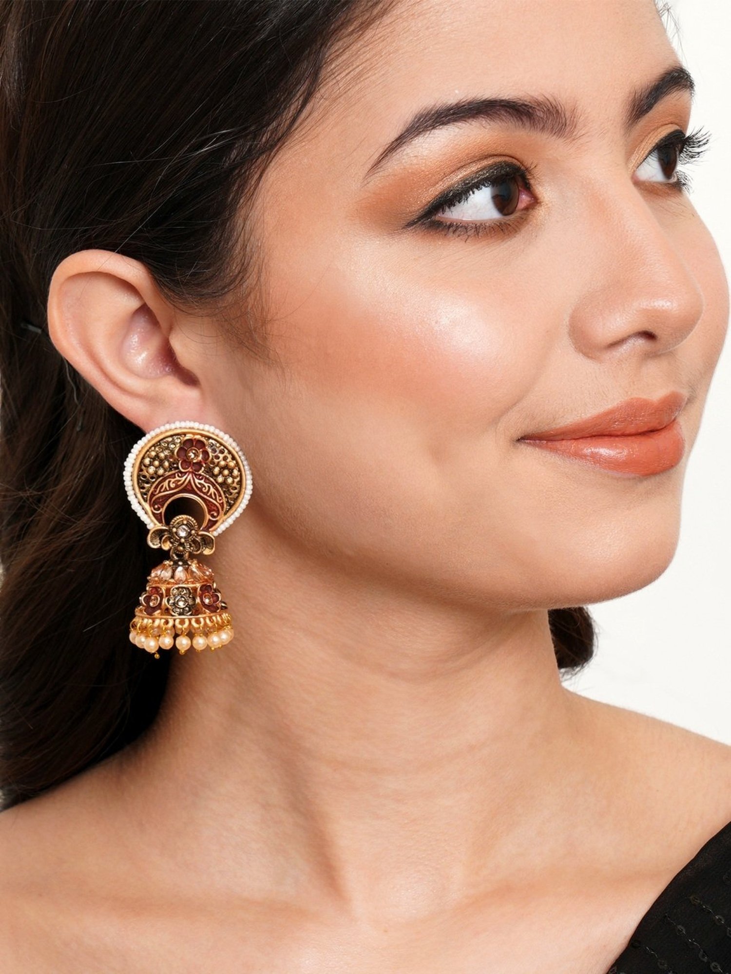 Karatcart Antique Gold-Plated White Beaded Maroon Floral Jhumki Earrings for Women