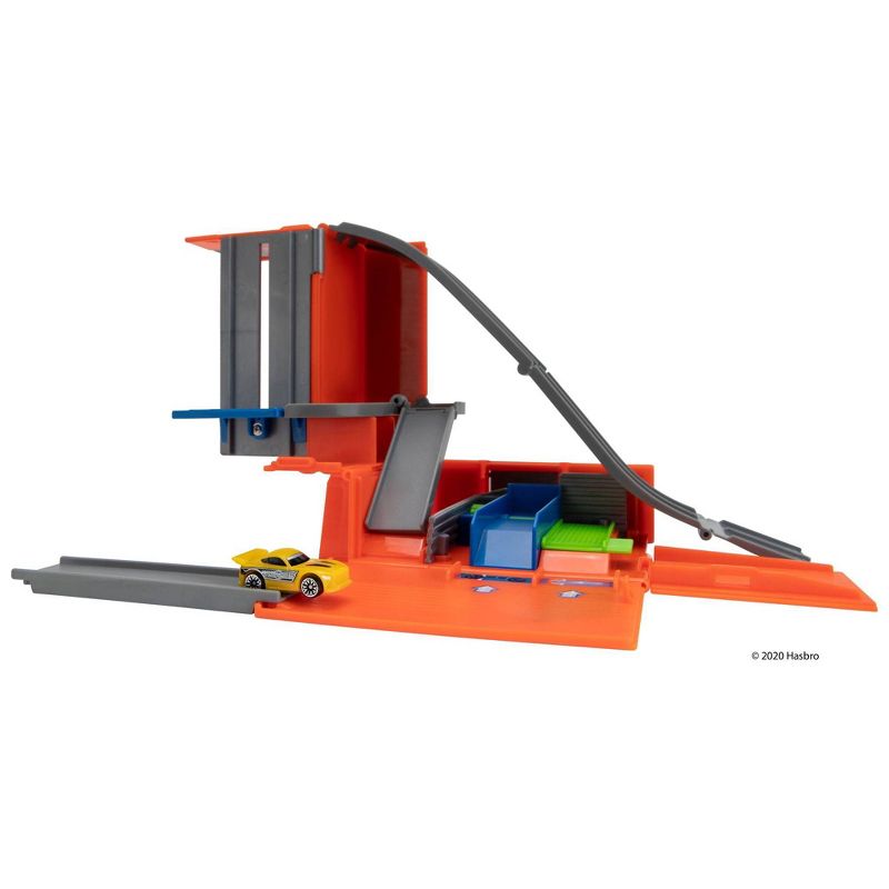 Micromachines- Medium Transforming Playset (Gas Station)