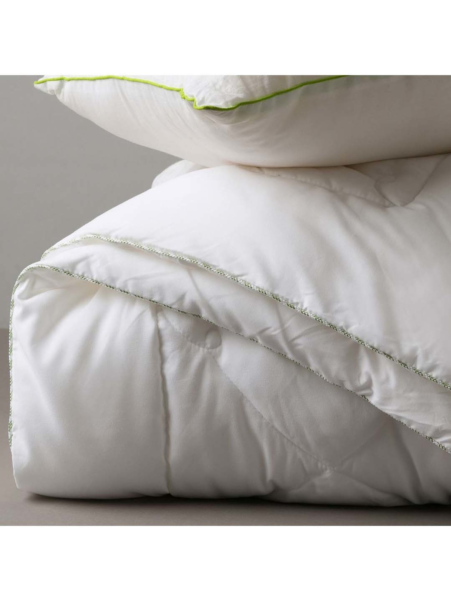 Spaces White Polyester 150 TC Bamboo Soft Single Bed Quilt Rajais