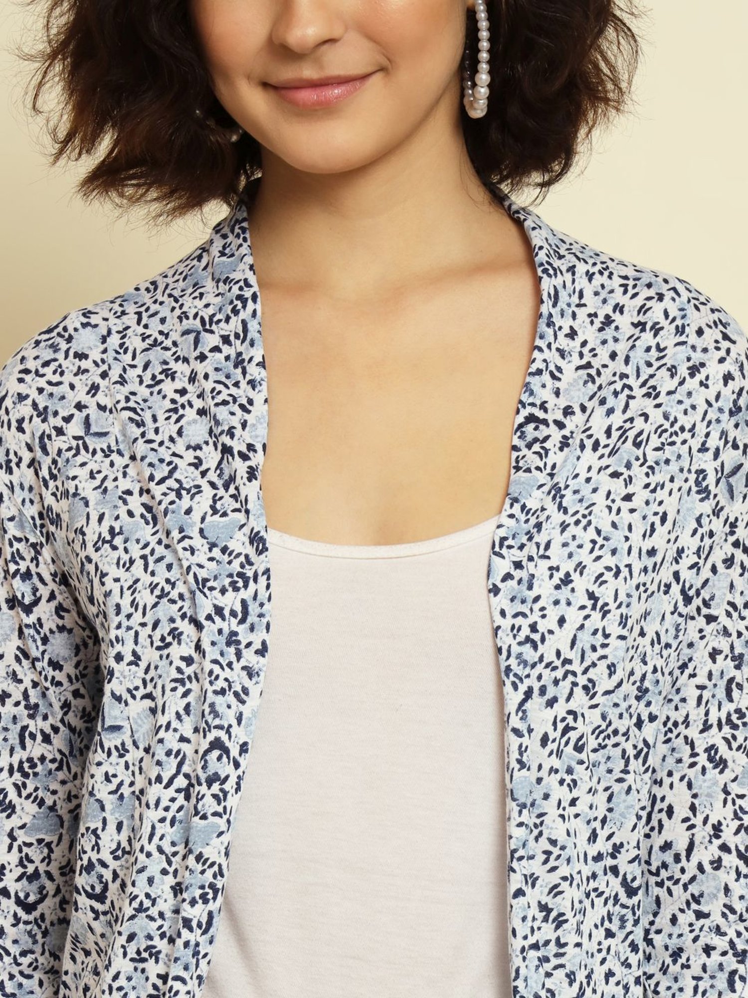 Mafadeny Black Striped Shrug