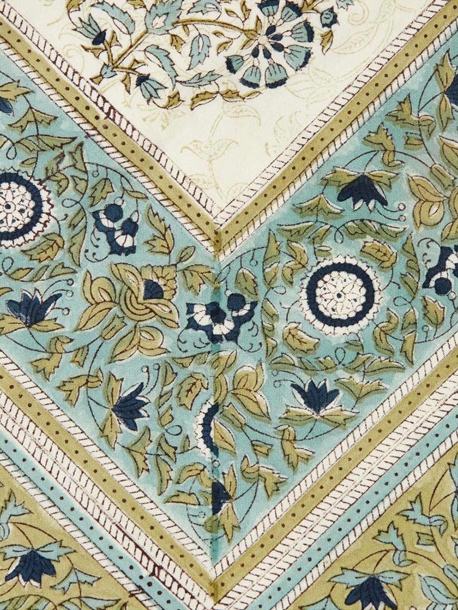 DDECOR Live beautiful Geometric Insignia Dove 210 TC Cotton Comforters - Set of 3