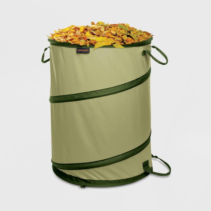 Fiskars 30 gal Kangaroo Gardening Container Green