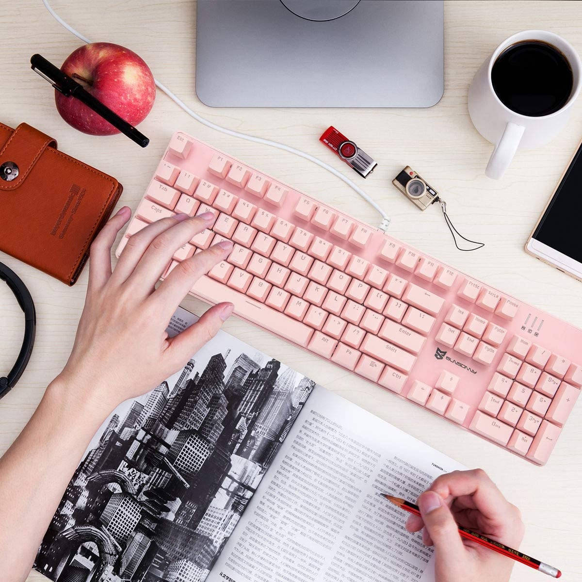 Merdia Mechanical Keyboard Gaming Keyboard with Blue Switch Wired White LED Backlit Keyboard Full Size 104 Keys US Layout(Pink)