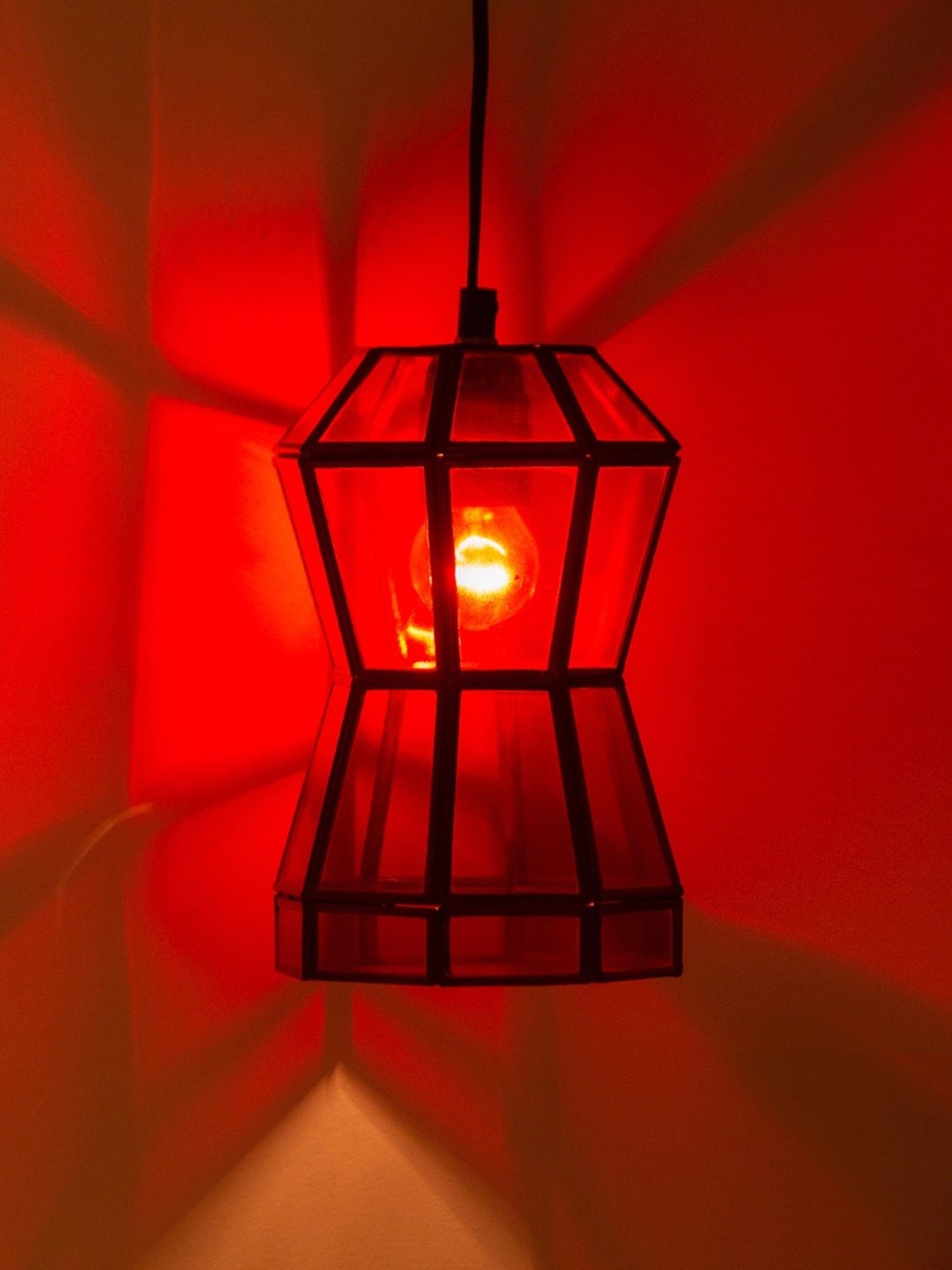 ExclusiveLane Red Glass Octagonal Hanging Pendant Lamp