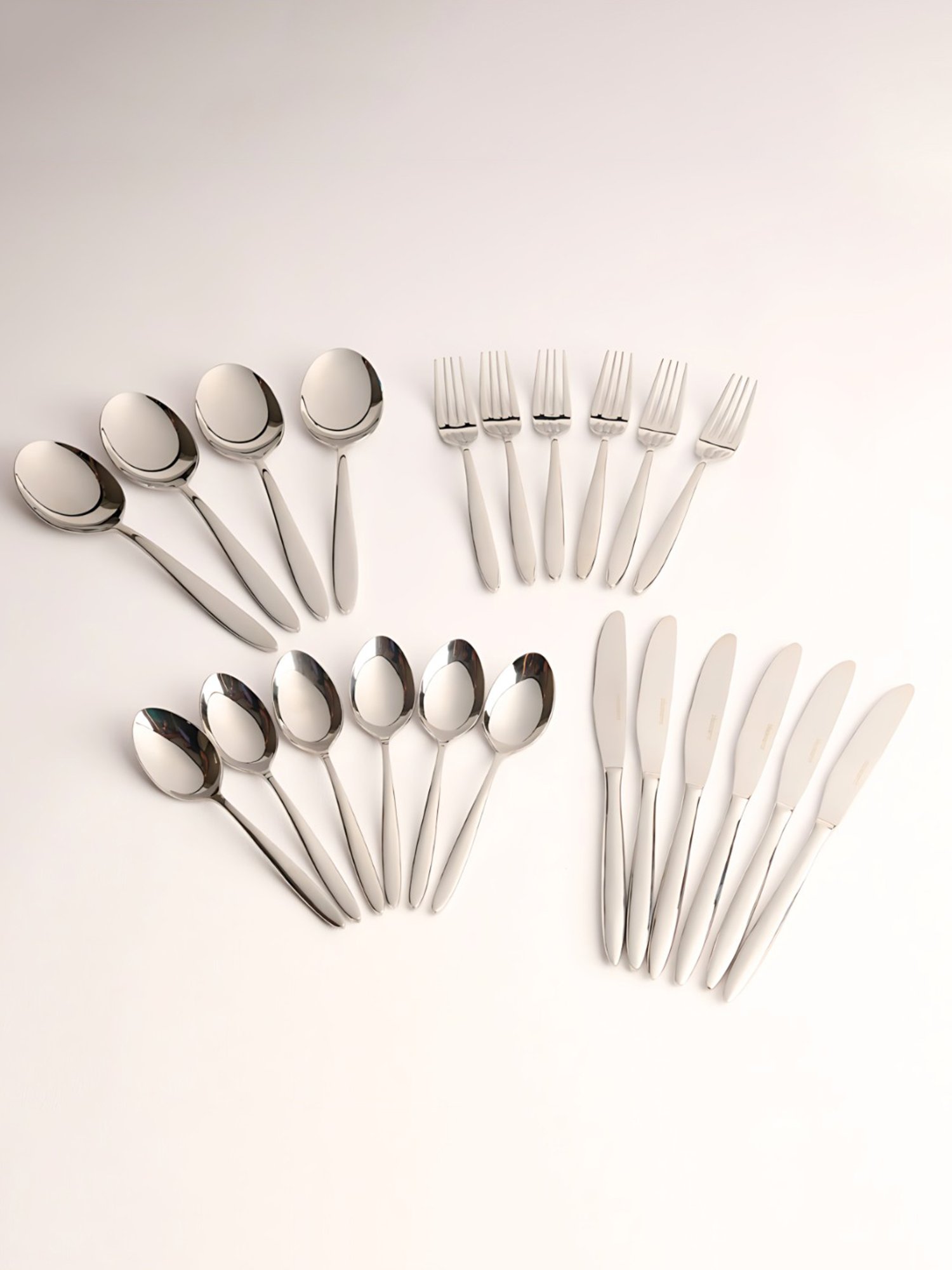 BlackCarrot 22 Pcs Stainless Steel Cutlery Set