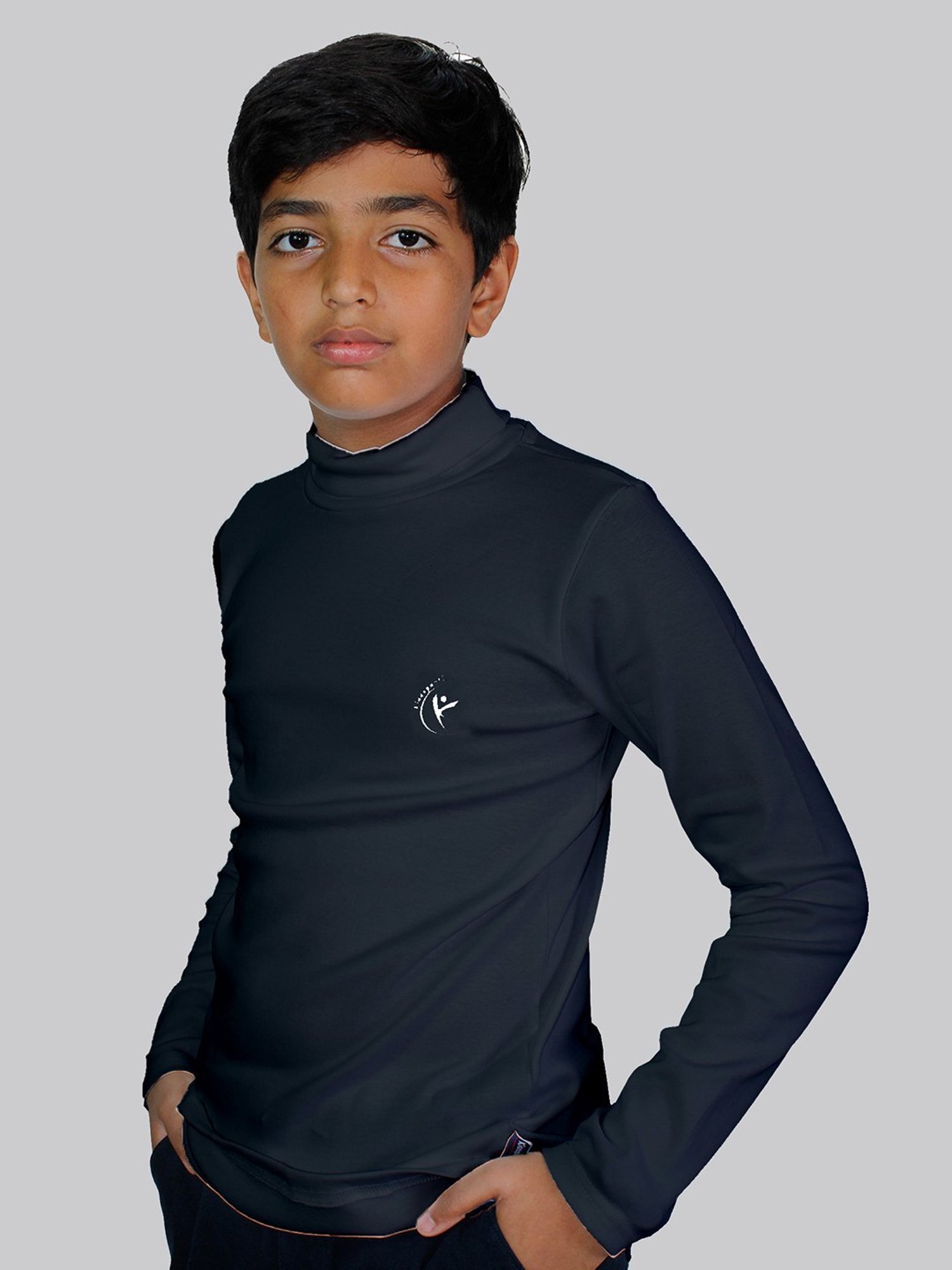 Kiddopanti Kids Black Solid Full Sleeves T-Shirt