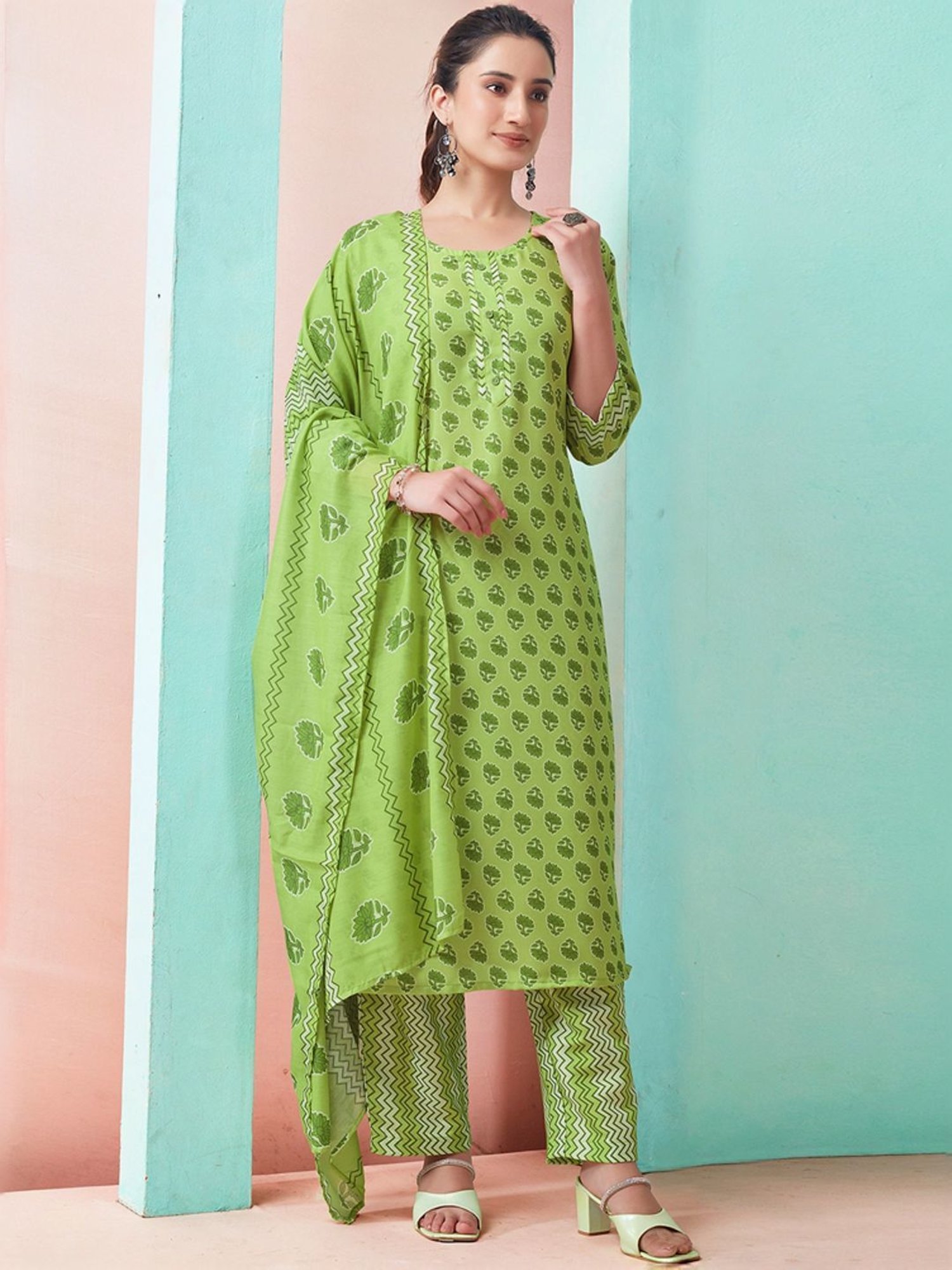 Skylee Green Floral Print Kurta Pant Set With Dupatta