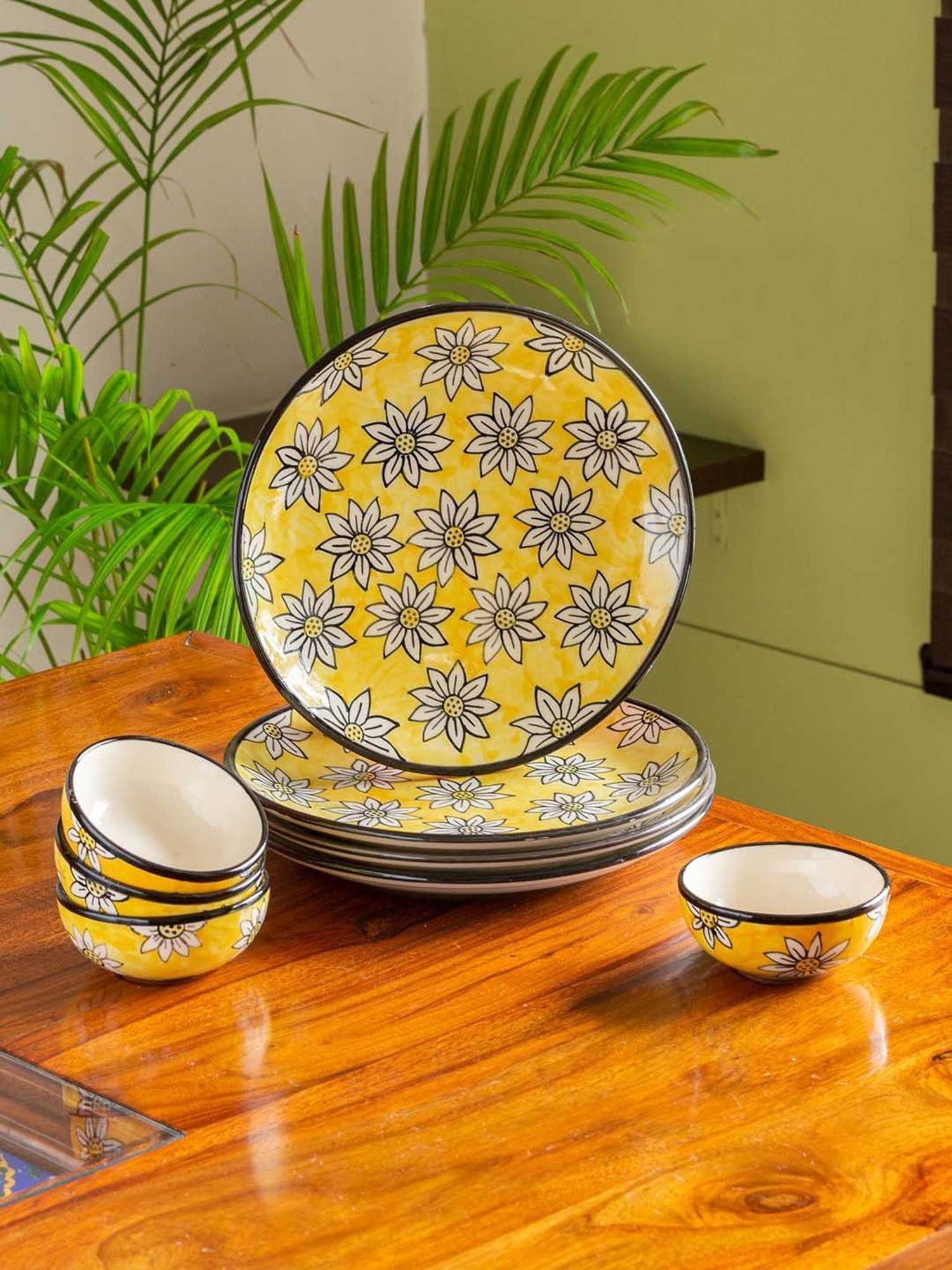 ExclusiveLane 'Californian Sunflowers' Yellow & White Ceramic Dinner Set