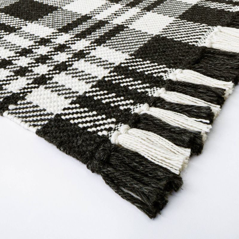 2'1"x3'2" Indoor/Outdoor Scatter Plaid Rug Black - Threshold™ designed with Studio McGee