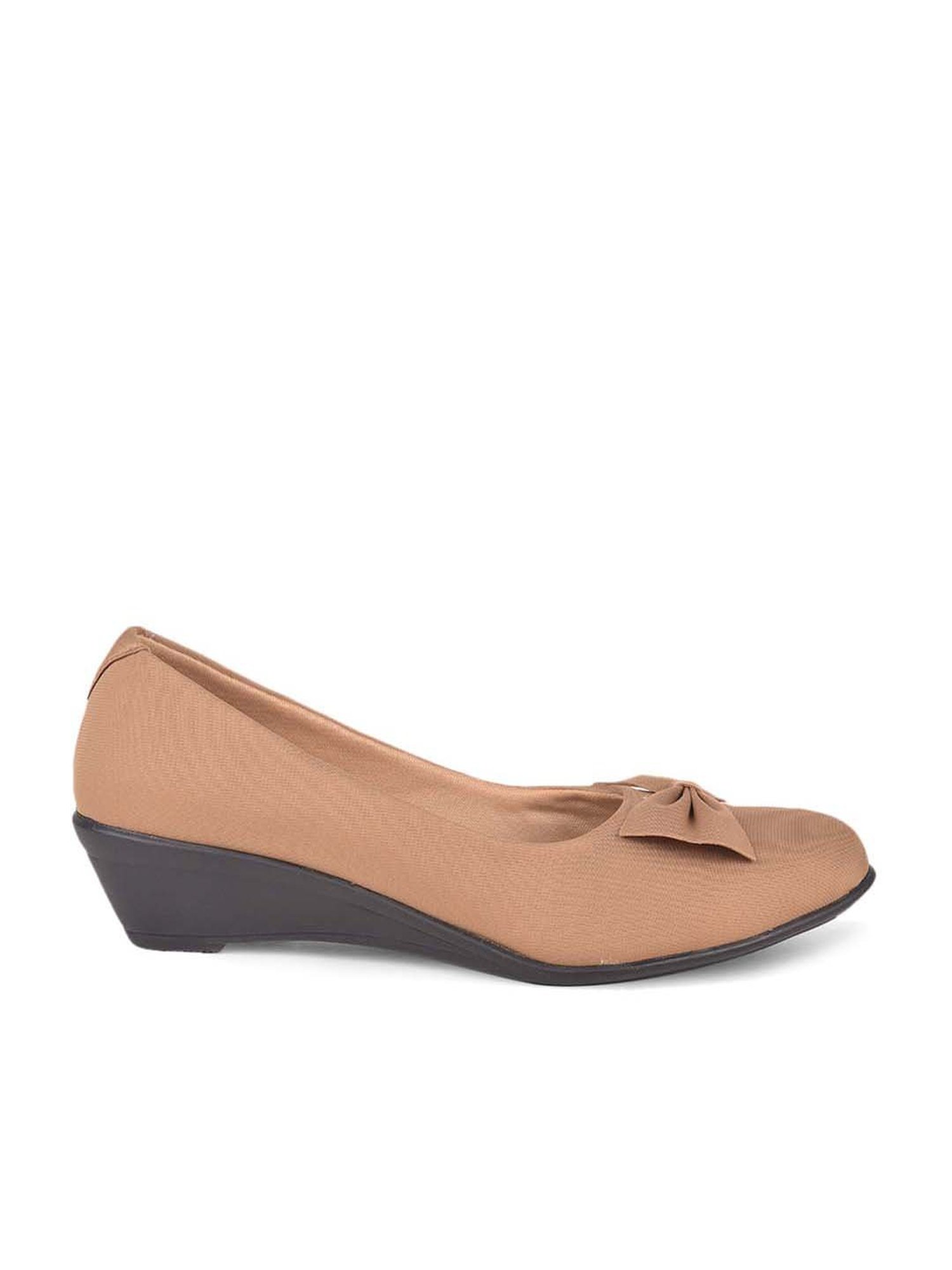 Salario Women's Beige Wedge Pumps