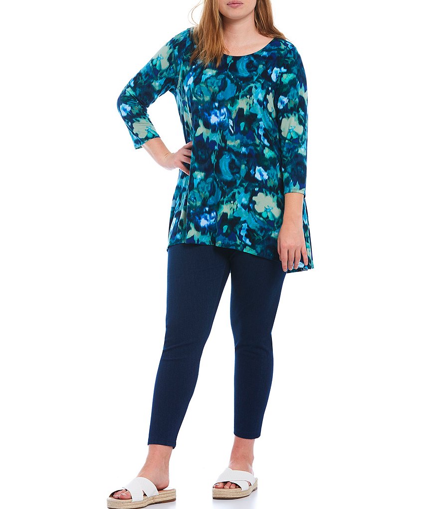 Intro Plus Size Capri Breeze Blurred Floral Print 3/4 Sleeve Round Neck The Legging Tee