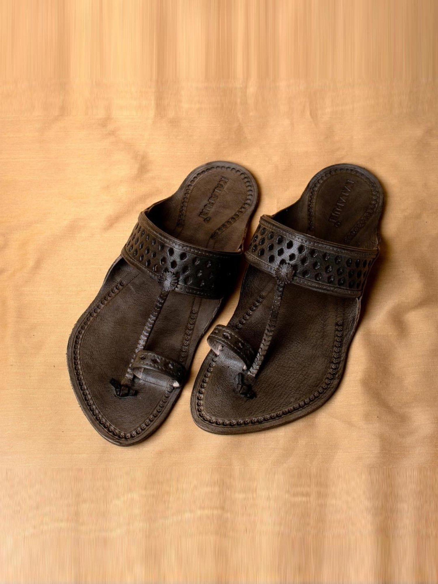 Kalapuri Men's Grey Kolhapuri Sandals